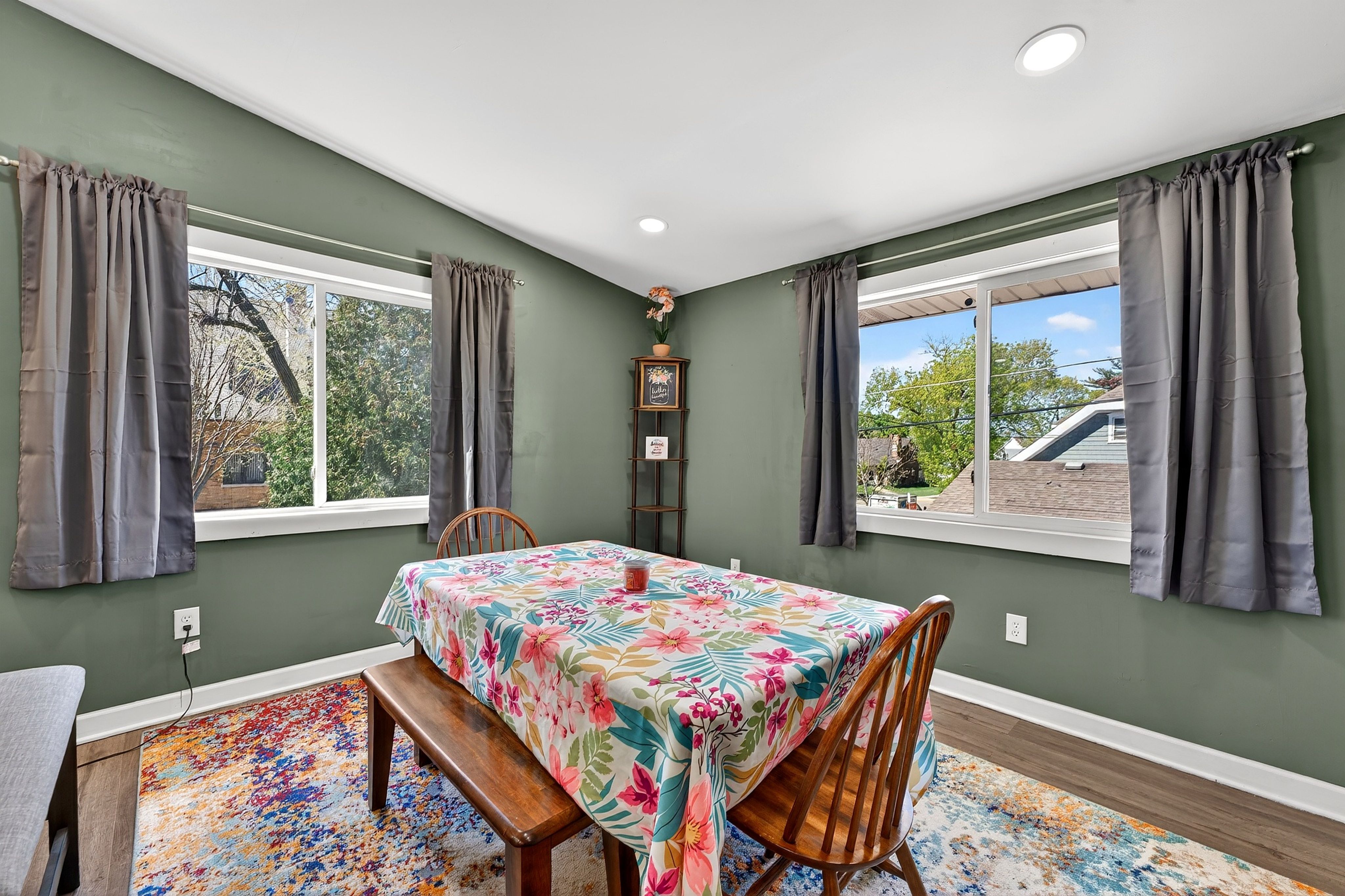  Ultimate Versatility: 7-Bedroom Gem with $40K in Upgrades & Private Guest Wing - 物件實景