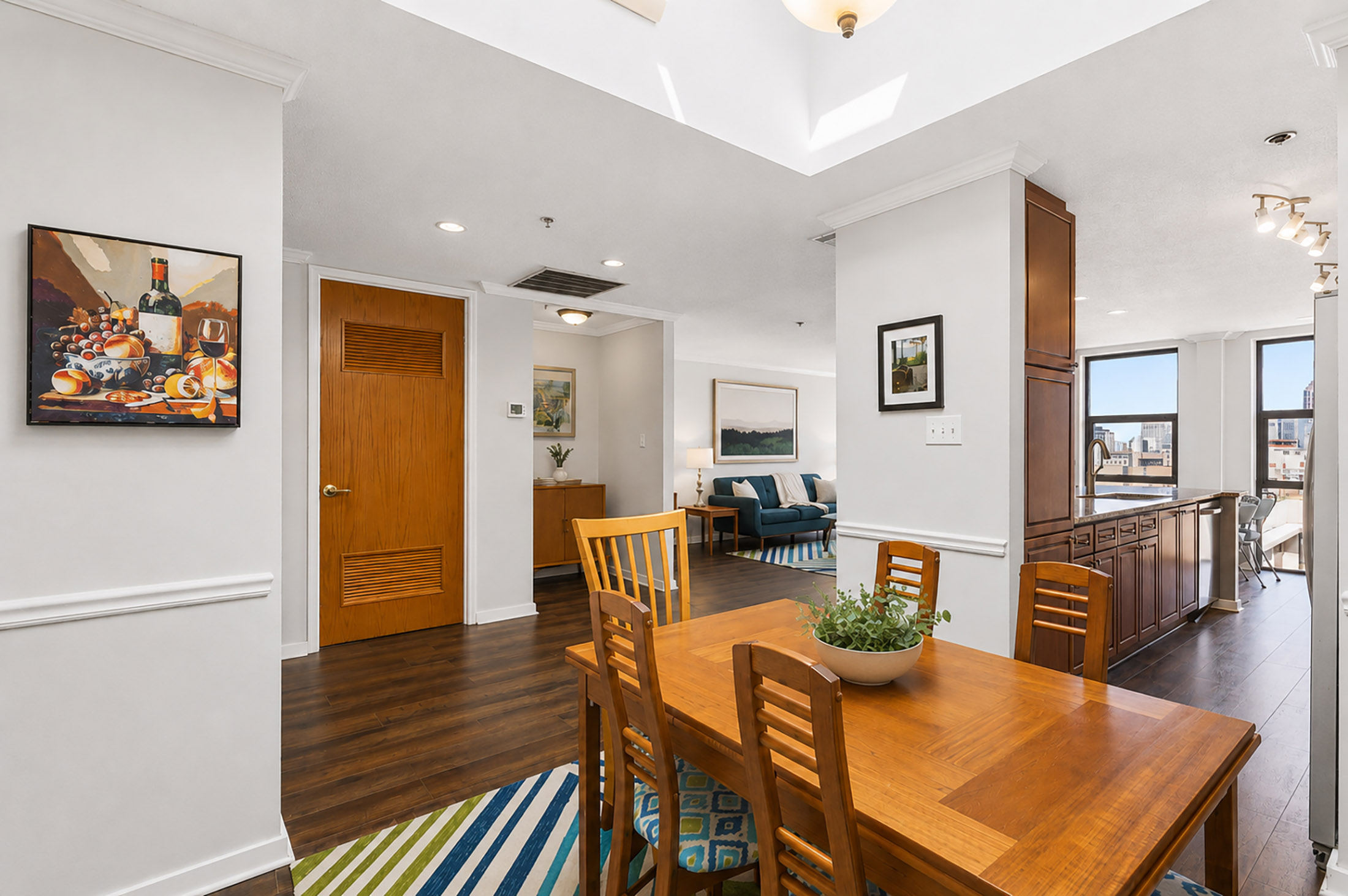  Top Floor Living, Sweeping City Views and Midtown at Your Doorstep - 物件實景
