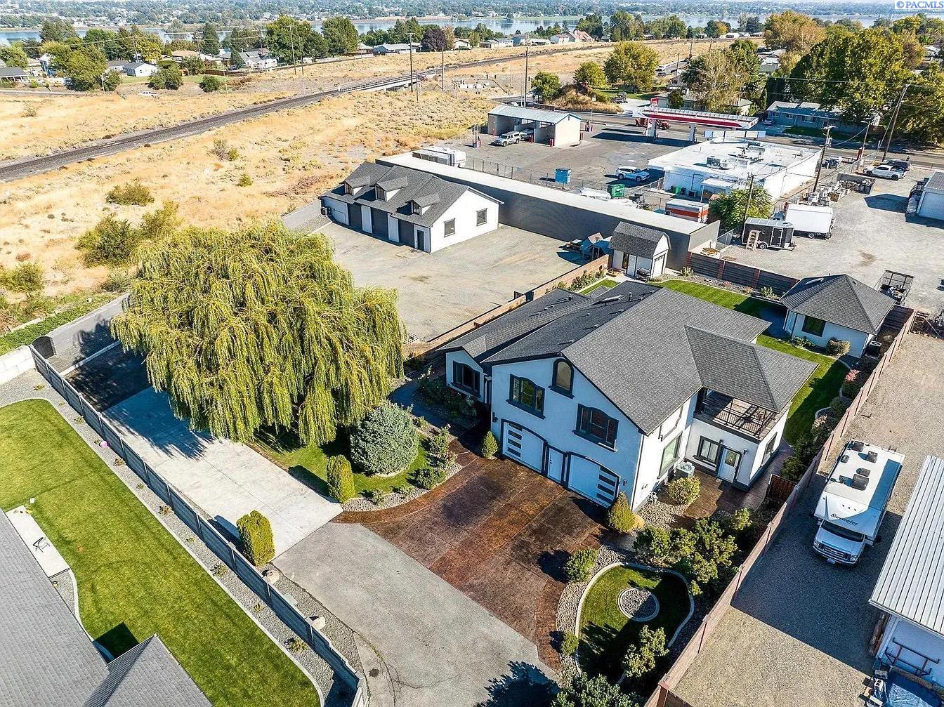 Kennewick, Washington, 99336, United States, 7 Bedrooms Bedrooms, ,7 BathroomsBathrooms,Residential,For Sale,1990805
