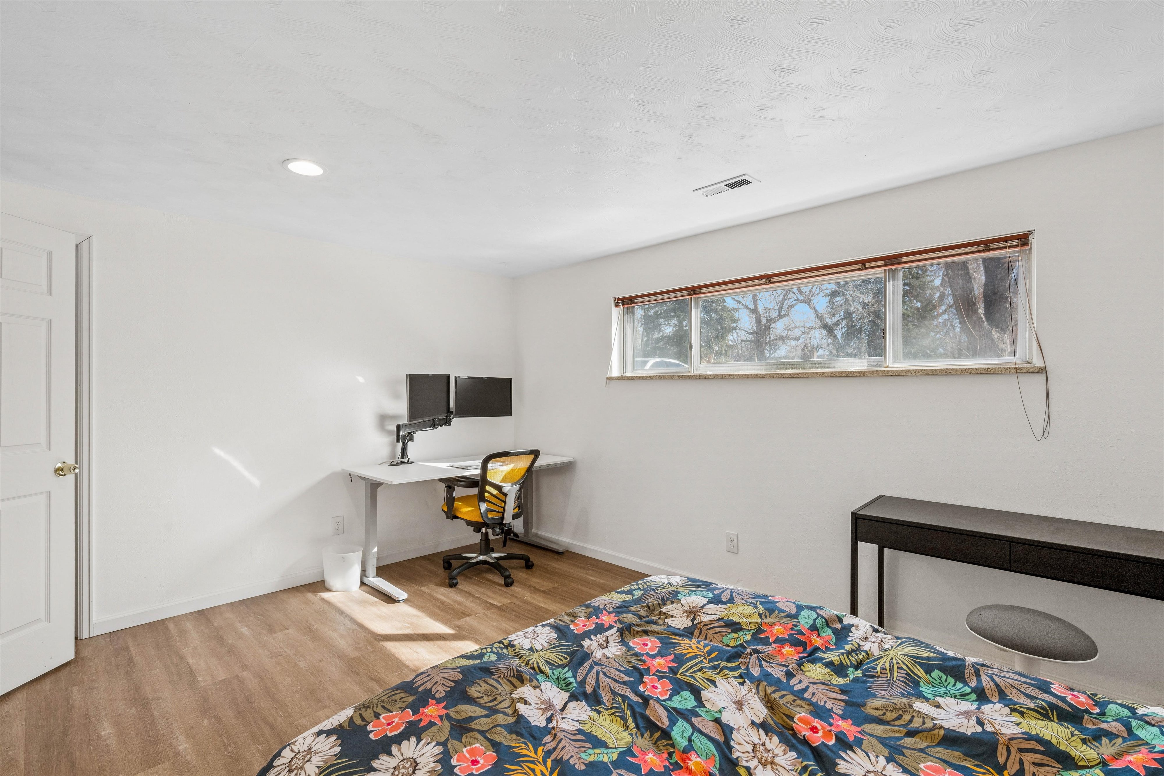  Beautifully Updated Split-Level Home Offering Generous Square Footage - 物件實景