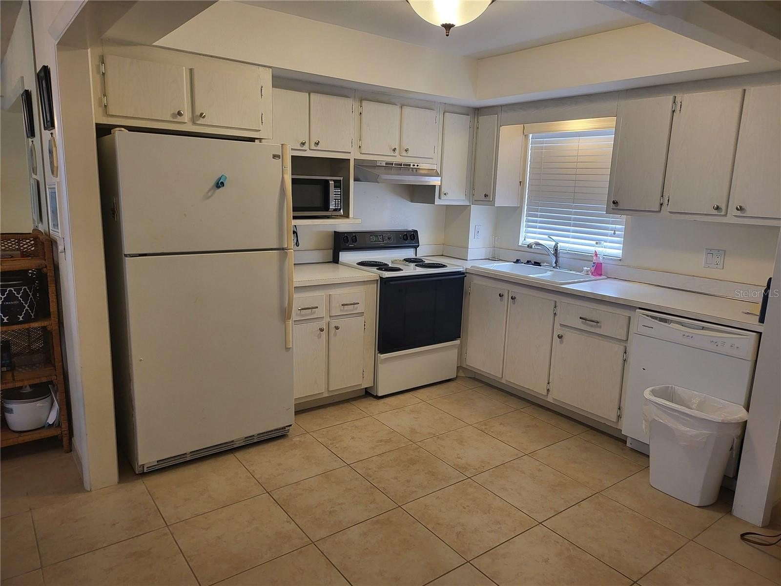 CLEARWATER BEACH, Florida, 33767, United States, 2 Bedrooms Bedrooms, ,2 BathroomsBathrooms,Residential,For Sale,1982675