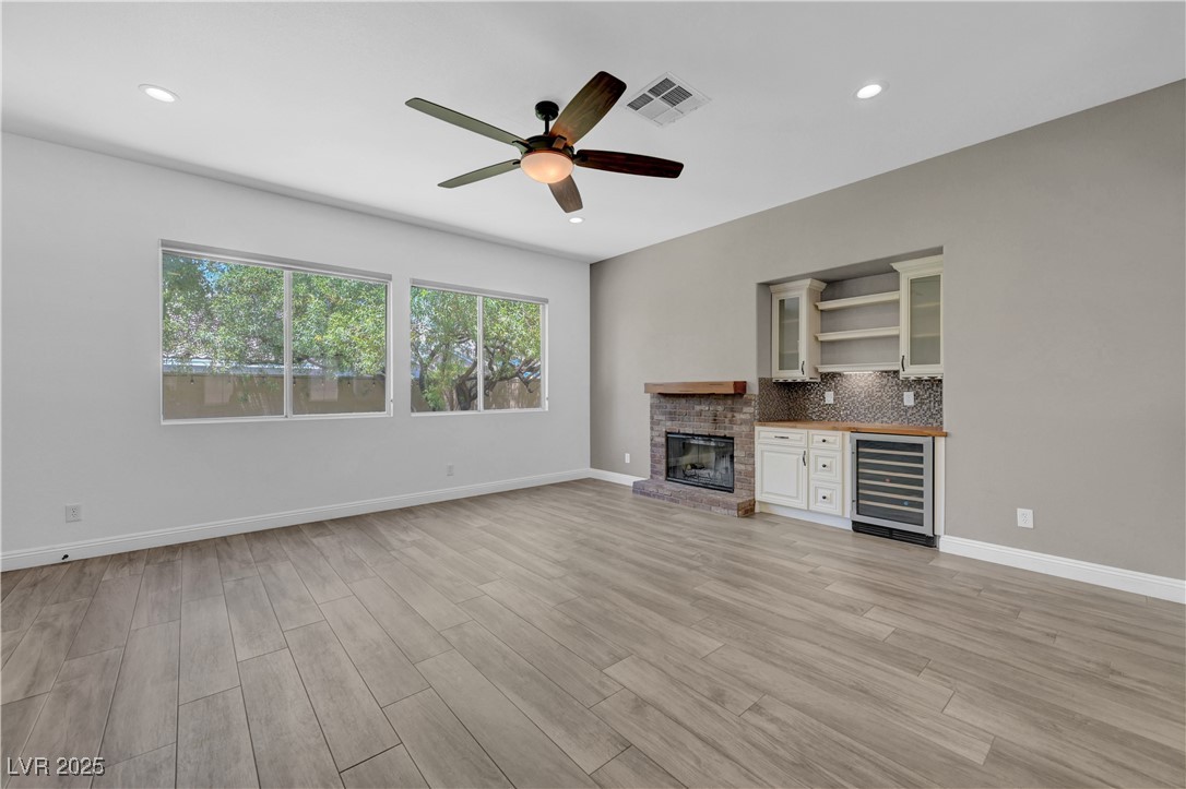 Henderson, Nevada, 89052, United States, 5 Bedrooms Bedrooms, ,2 BathroomsBathrooms,Residential,For Sale,1897207