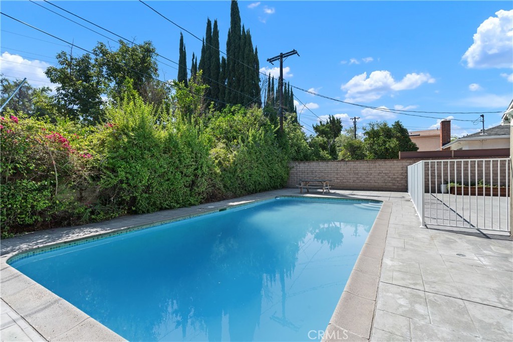 Tarzana, California, 91356, United States, 3 Bedrooms Bedrooms, ,3 BathroomsBathrooms,Residential,For Sale,1918150