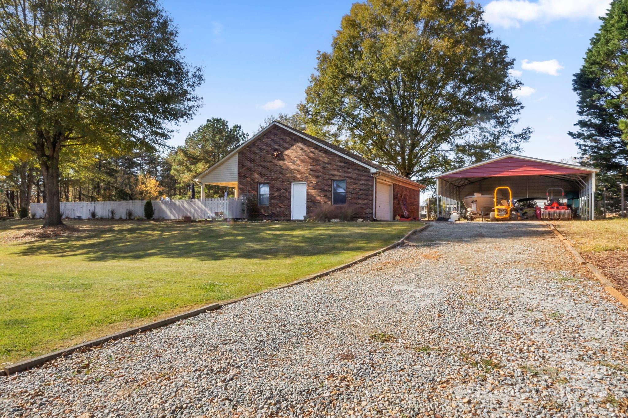 Lincolnton, North Carolina, 28092, United States, 4 Bedrooms Bedrooms, ,3 BathroomsBathrooms,Residential,For Sale,1989140