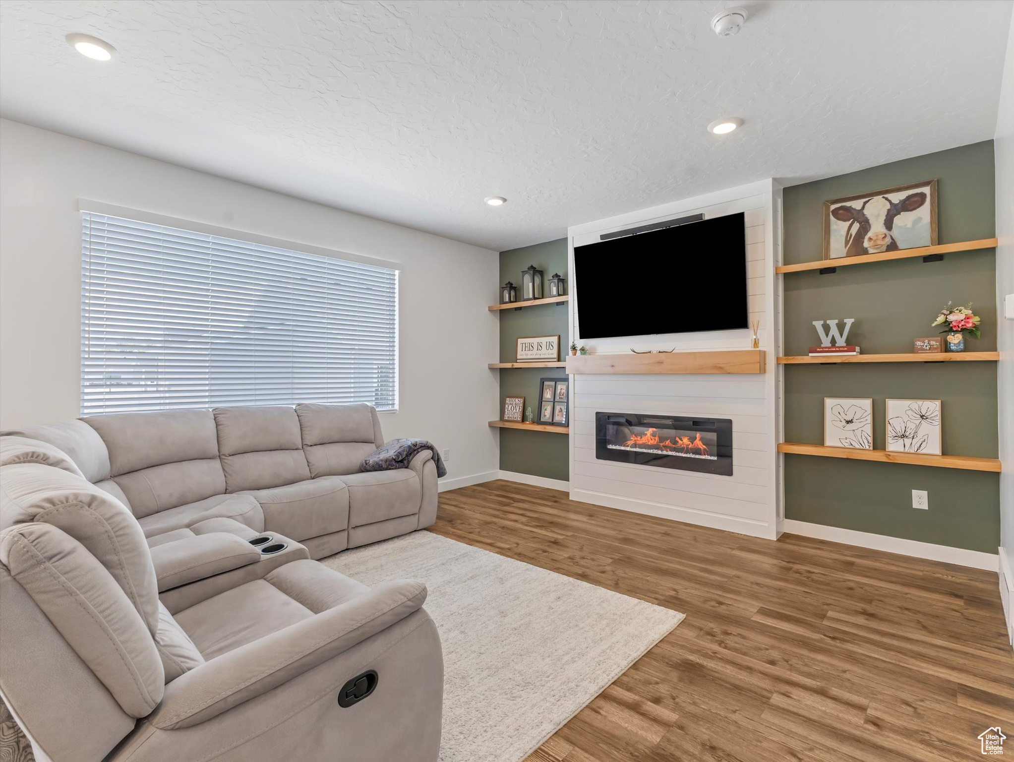 Syracuse, Utah, 84075, United States, 4 Bedrooms Bedrooms, ,3 BathroomsBathrooms,Residential,For Sale,1907244