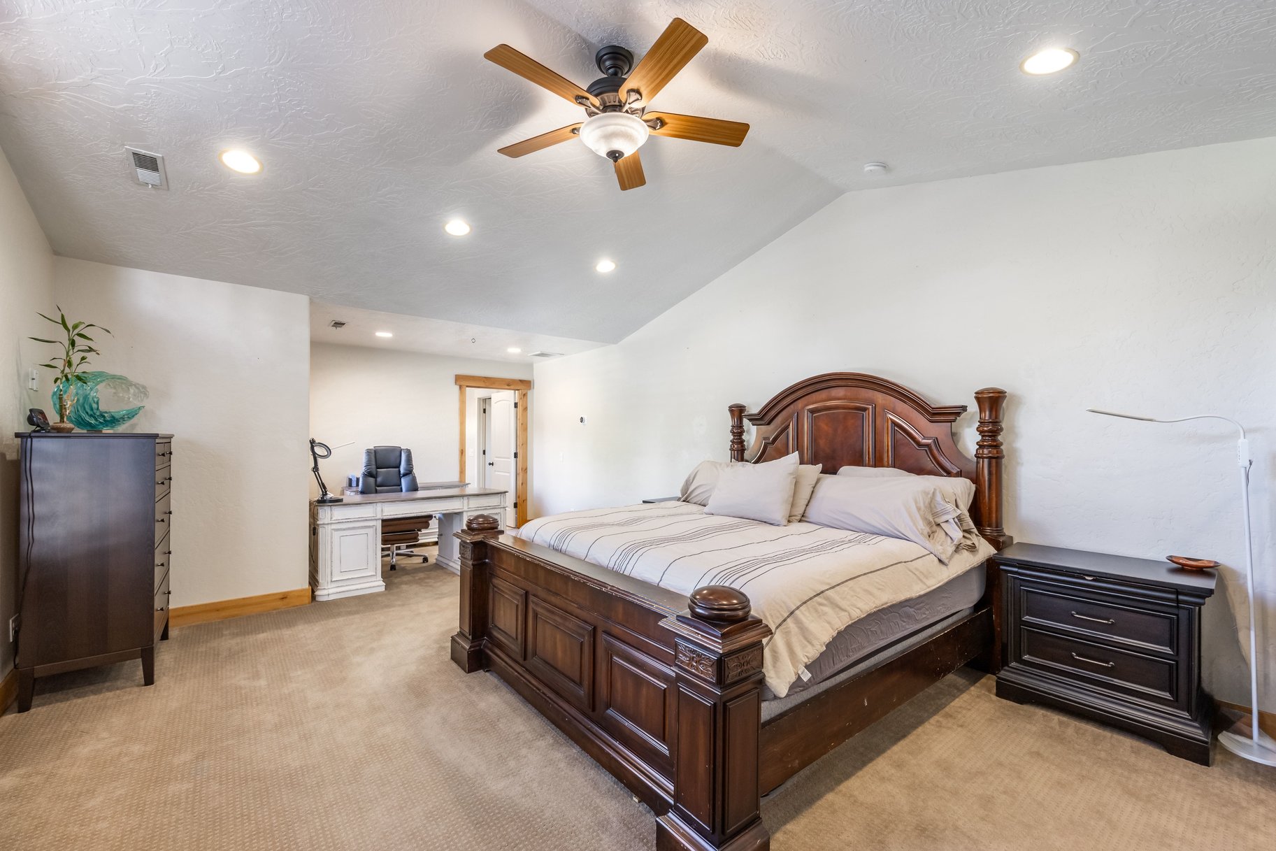  East Millcreek Living with New Saltwater Pool & Entertaining Spaces - 物件實景