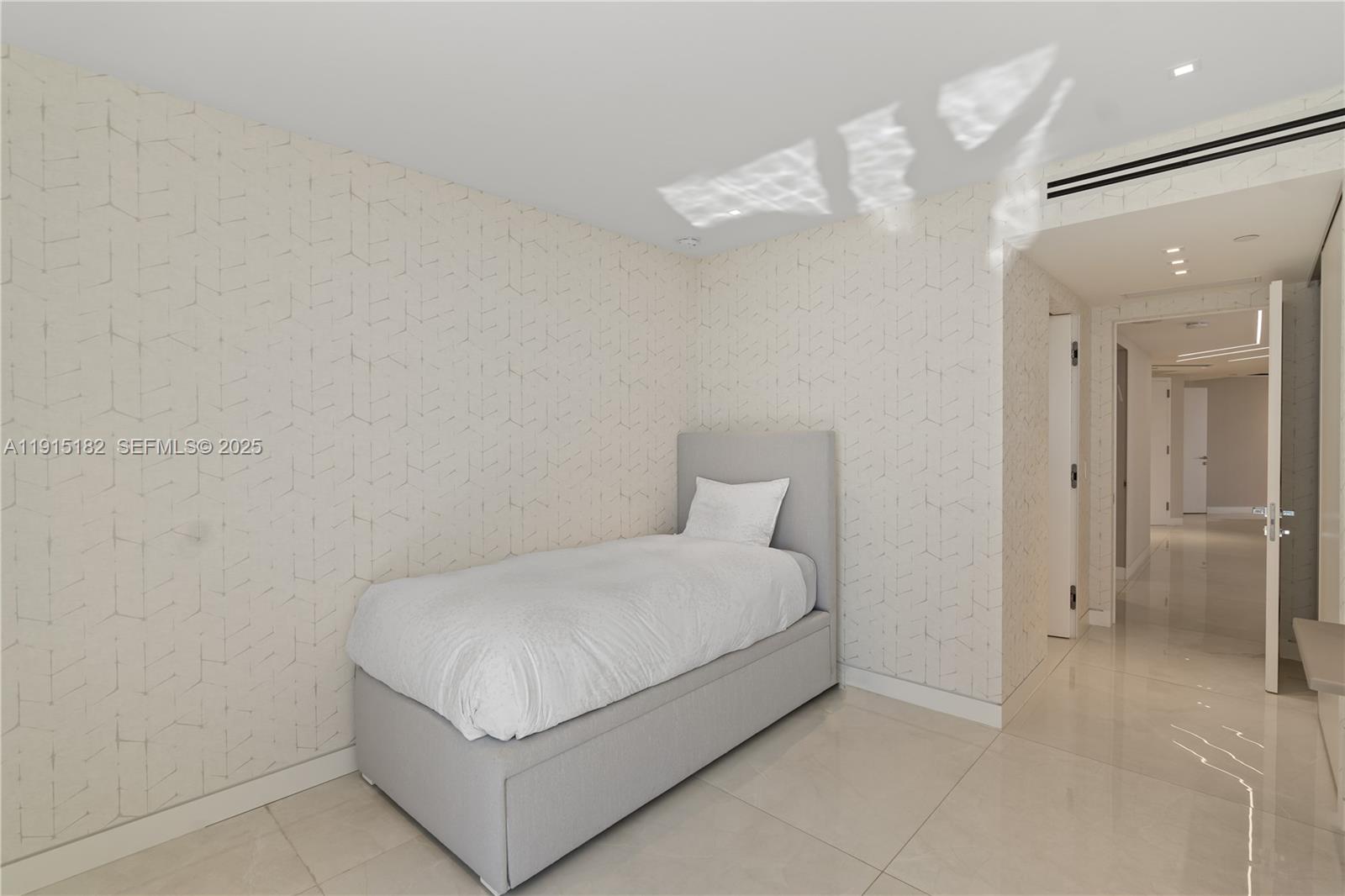 Miami Beach, Florida, 33140, United States, 5 Bedrooms Bedrooms, ,5 BathroomsBathrooms,Residential,For Sale,1997515