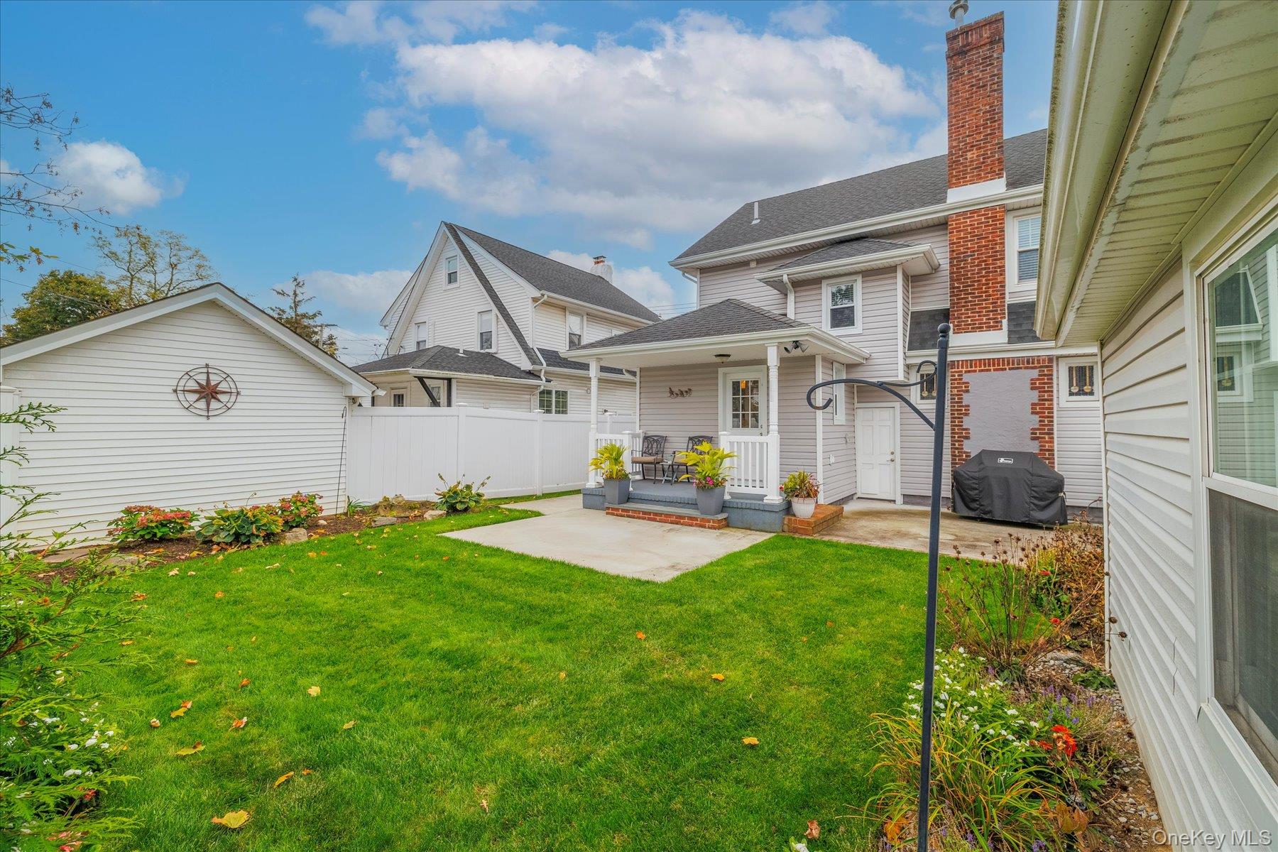 Lynbrook, New York, 11563, United States, 3 Bedrooms Bedrooms, ,2 BathroomsBathrooms,Residential,For Sale,1988362