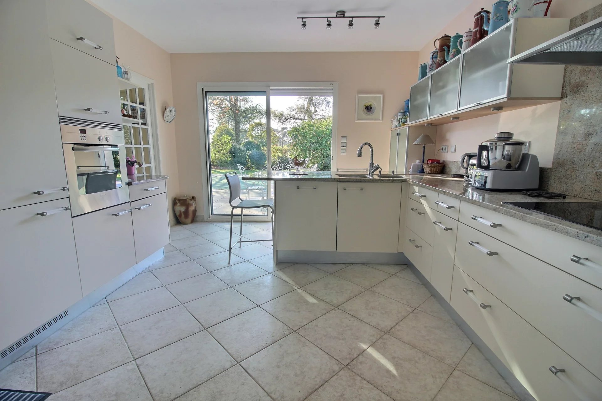 Gujan-Mestras, Aquitaine, 33470, FR, 4 Bedrooms Bedrooms, ,3 BathroomsBathrooms,Residential,For Sale,1270946