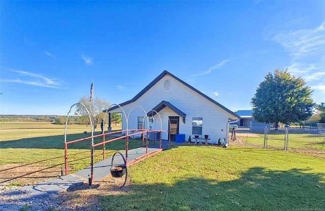 Tahlequah, Oklahoma, 74464, United States, 2 Bedrooms Bedrooms, ,2 BathroomsBathrooms,Residential,For Sale,1977801