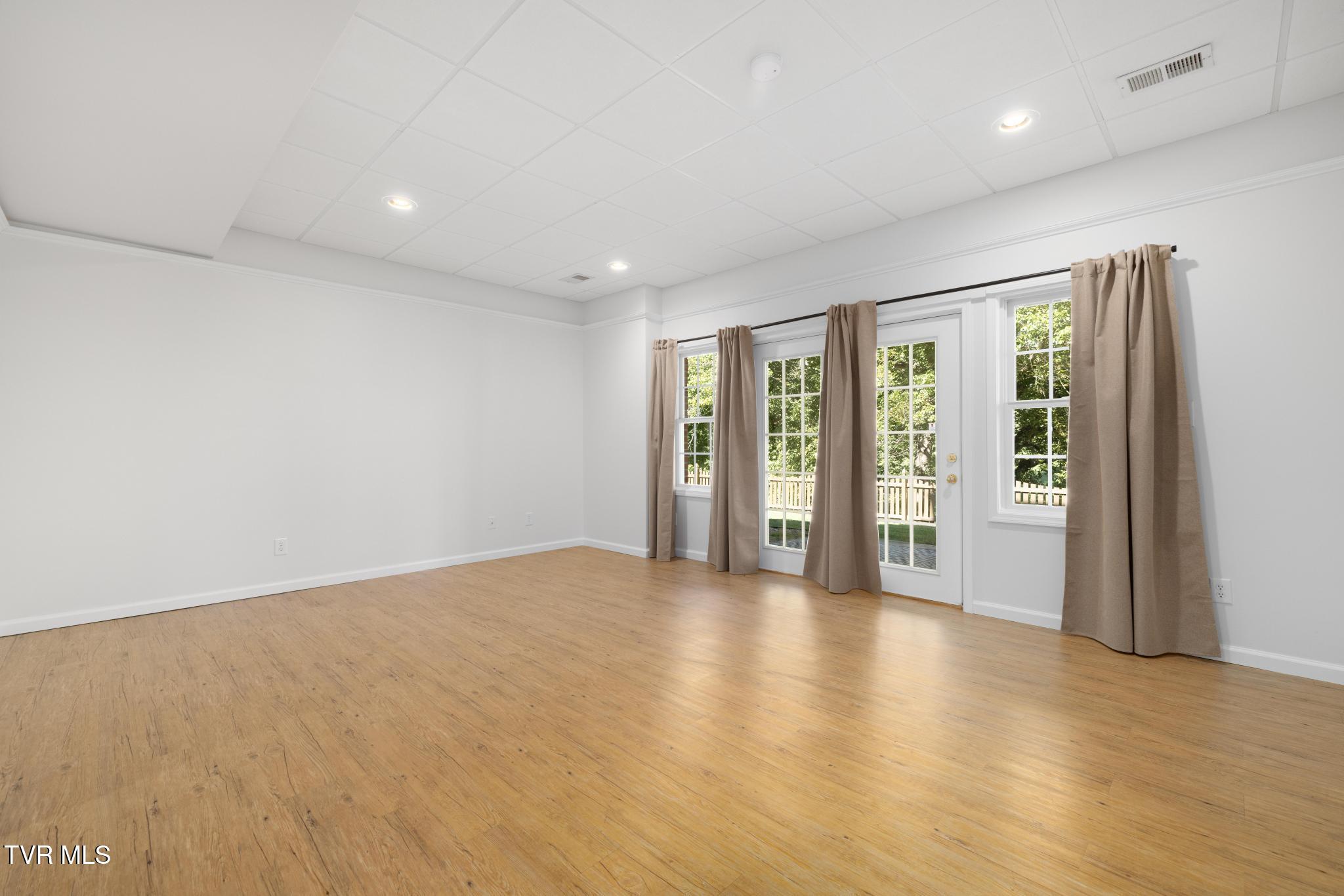 Gray, Tennessee, 37615, United States, 5 Bedrooms Bedrooms, ,4 BathroomsBathrooms,Residential,For Sale,1978234