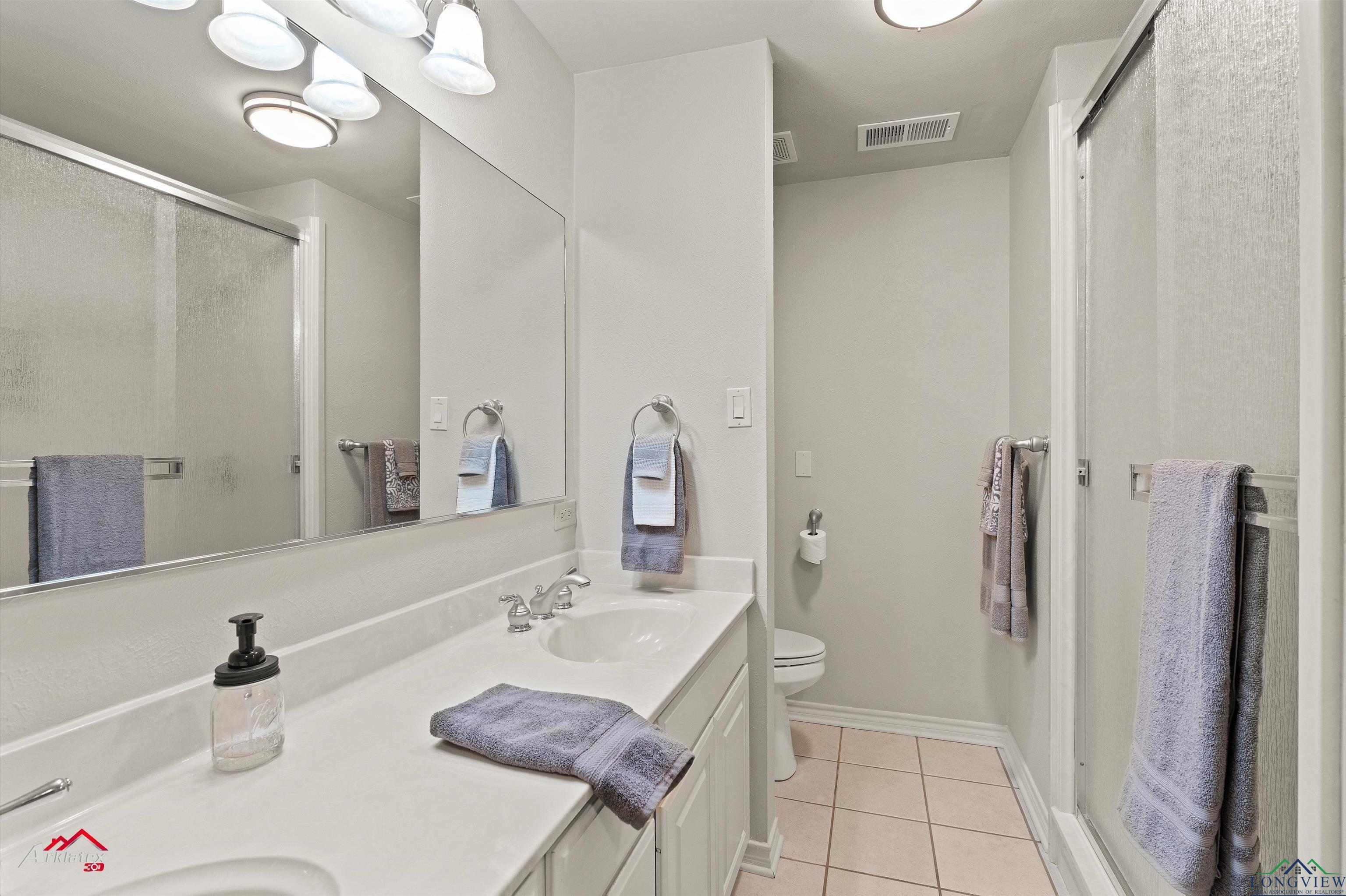 Marshall, Texas, 75672-4947, United States, 3 Bedrooms Bedrooms, ,4 BathroomsBathrooms,Residential,For Sale,1982293