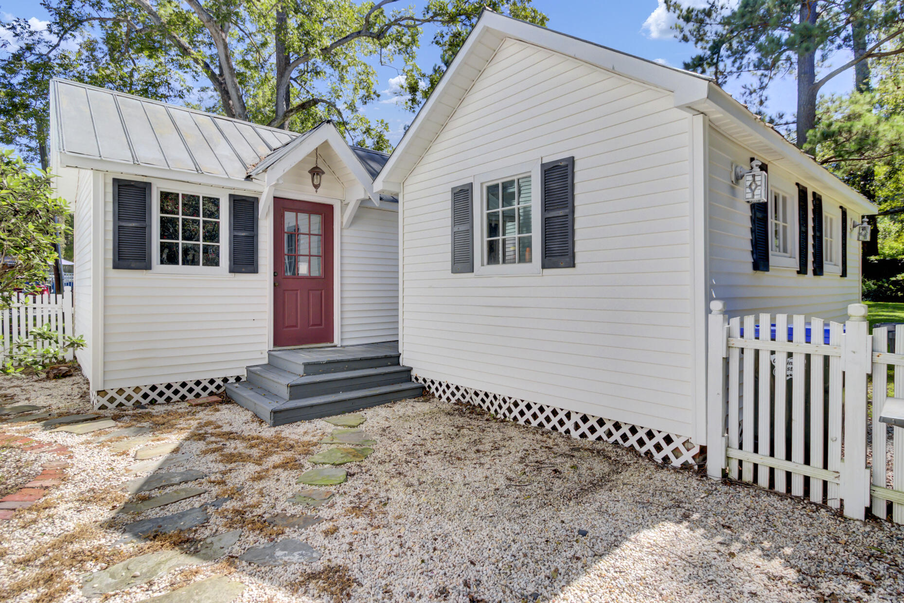 Summerville, South Carolina, 29483, United States, 3 Bedrooms Bedrooms, ,2 BathroomsBathrooms,Residential,For Sale,1938734