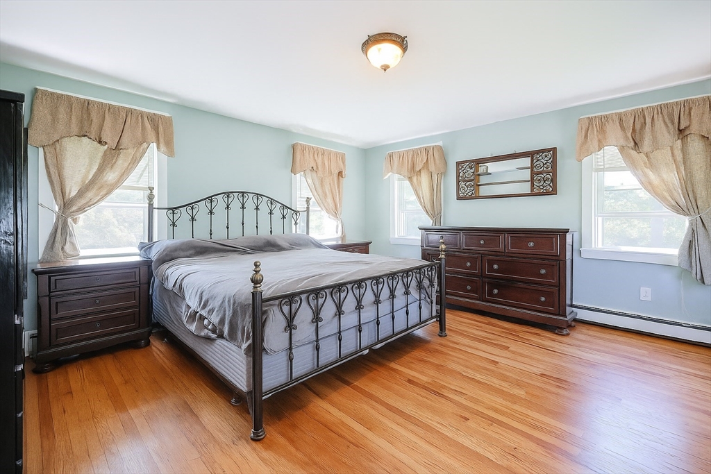 Walpole, Massachusetts, 02032, United States, 3 Bedrooms Bedrooms, ,2 BathroomsBathrooms,Residential,For Sale,1981323