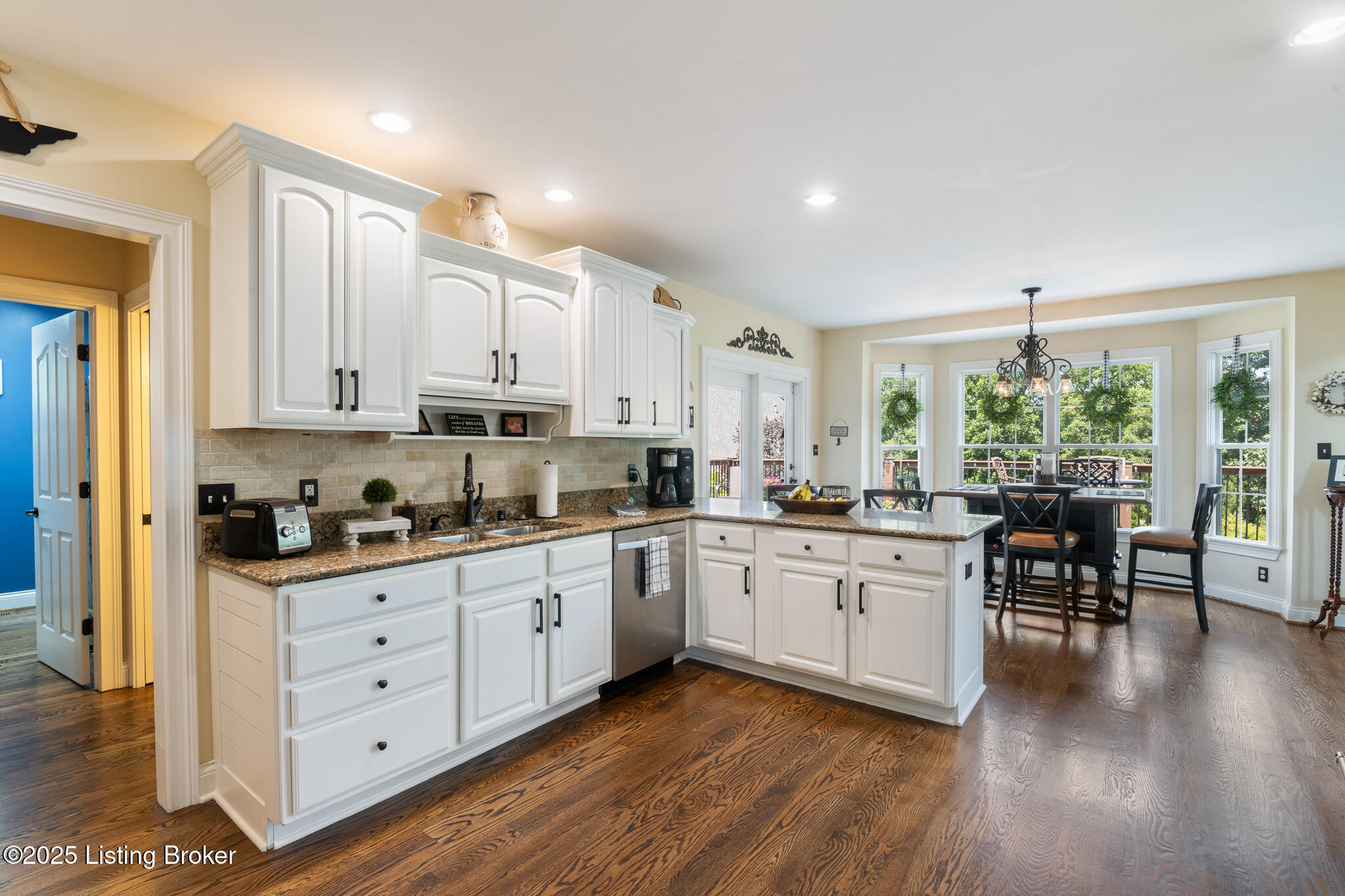 Crestwood, Kentucky, 40014, United States, 6 Bedrooms Bedrooms, ,5 BathroomsBathrooms,Residential,For Sale,1908239