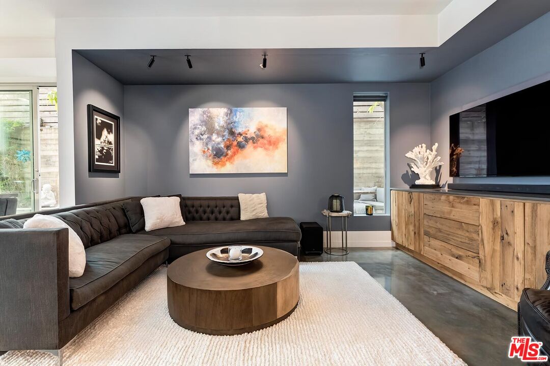 West Hollywood, California, 90069, United States, 2 Bedrooms Bedrooms, ,2 BathroomsBathrooms,Residential,For Sale,1760061