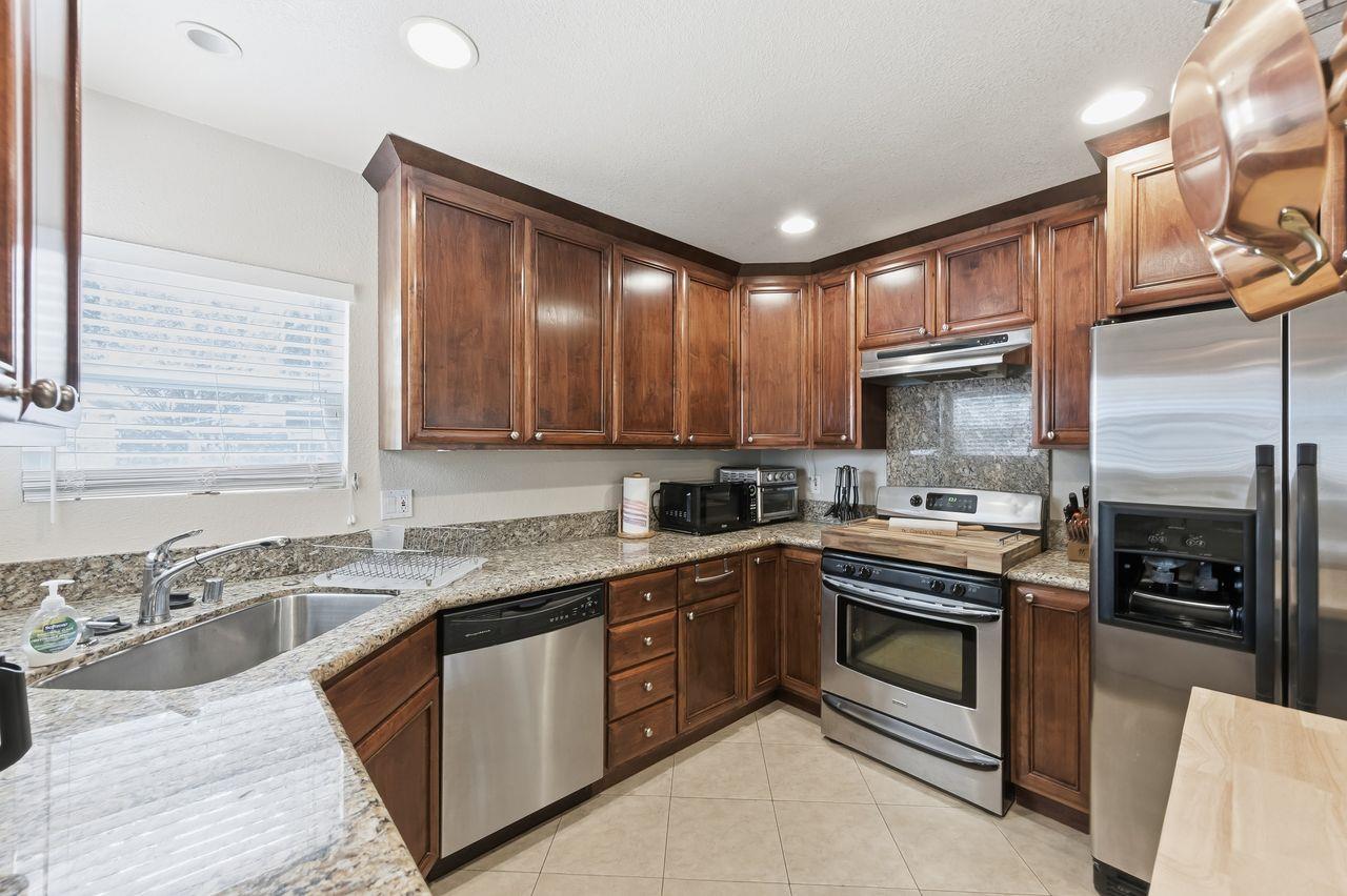 Redwood City, California, 94063, United States, ,Residential,For Sale,1990939