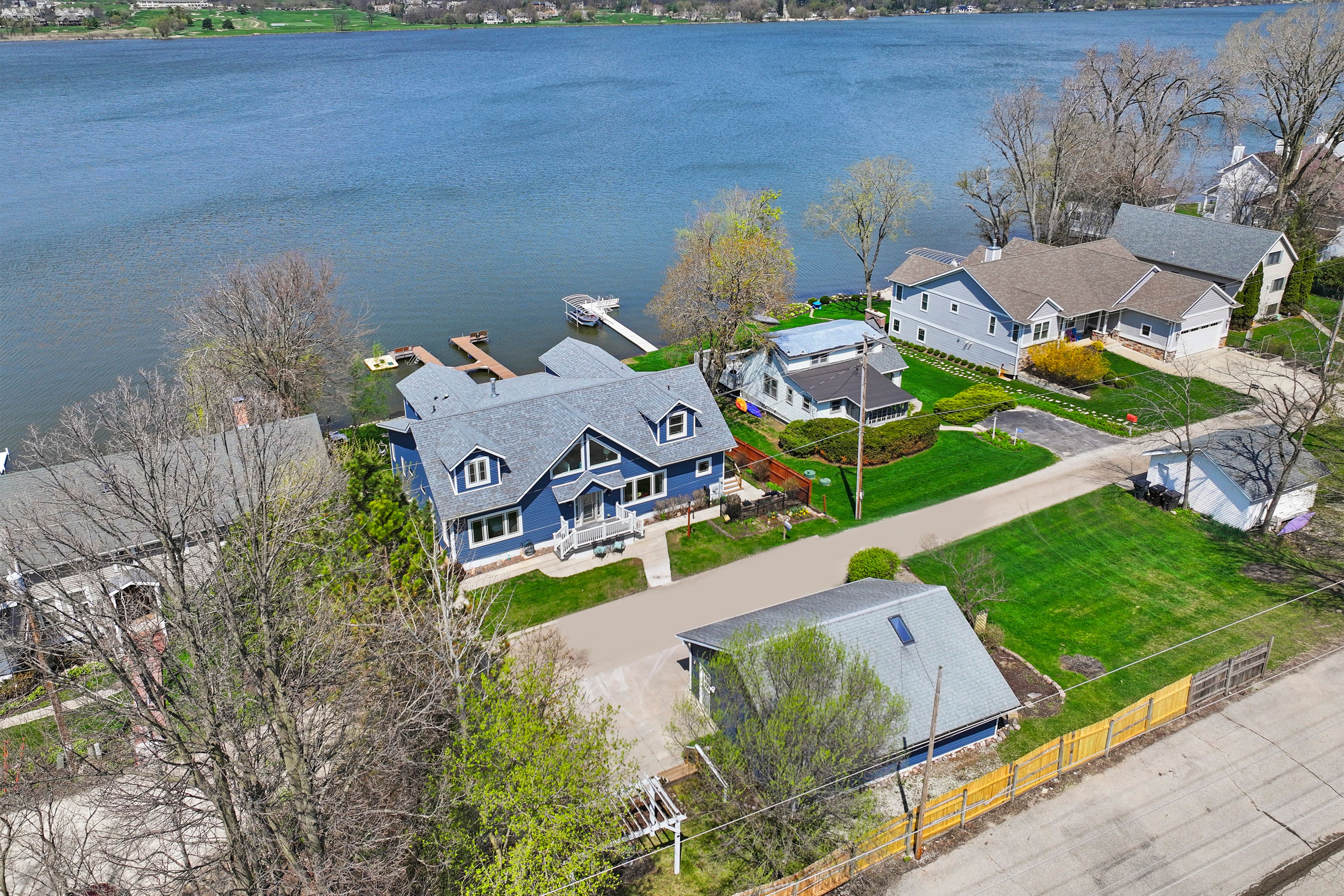  Gracious Lake Como Waterfront Retreat with Proven Rental Income - 物件實景