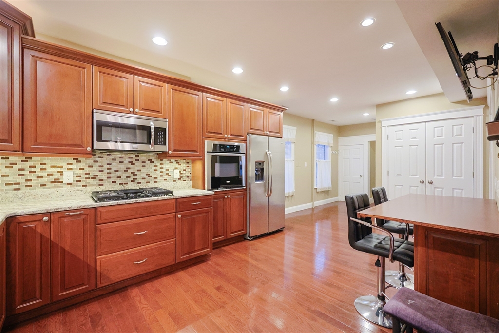 Worcester, Massachusetts, 01606, United States, 3 Bedrooms Bedrooms, ,4 BathroomsBathrooms,Residential,For Sale,1992890