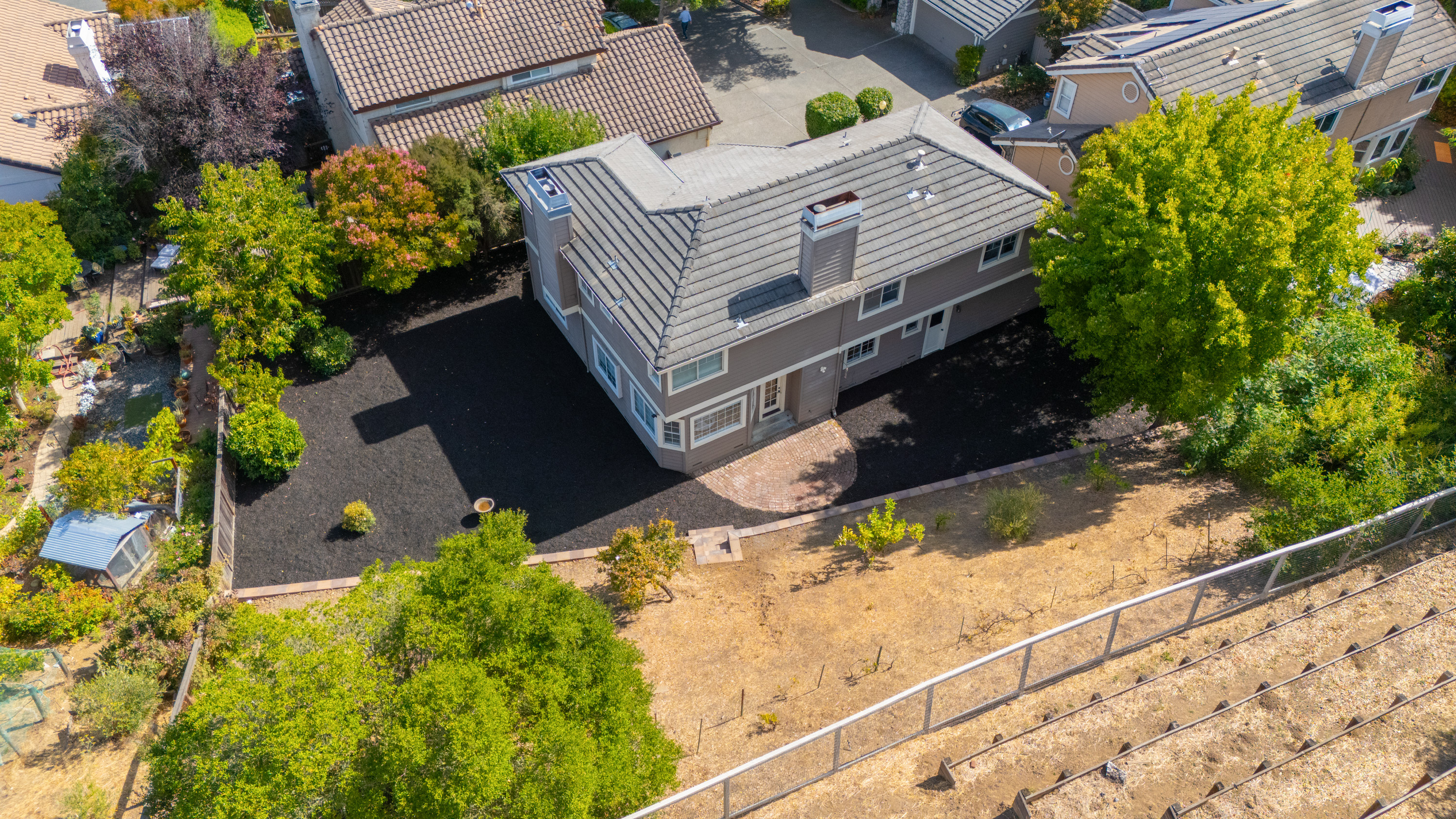  Coveted Contemporary House in Victoria Neighborhood - 物件實景