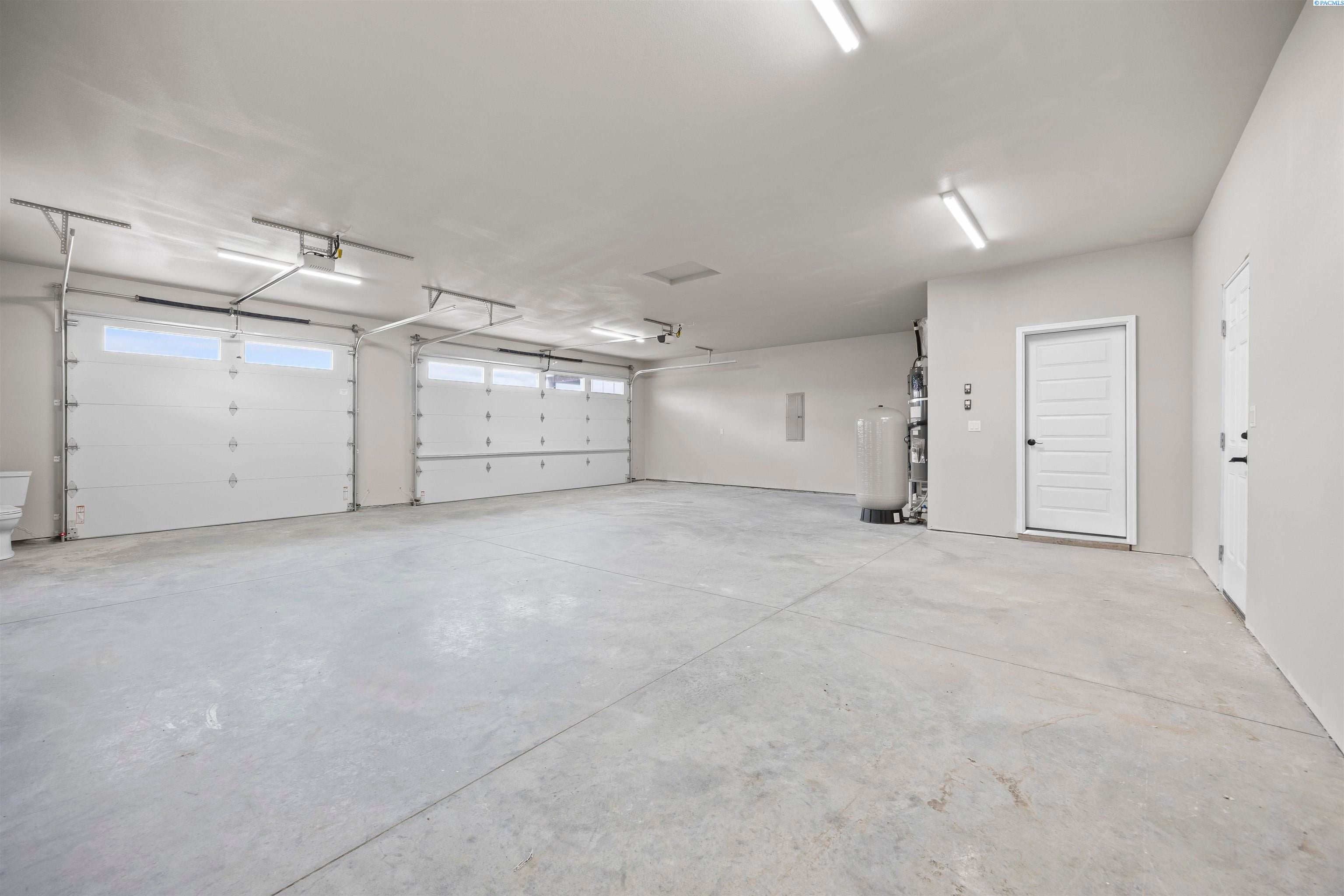 Prosser, Washington, 99350, United States, 3 Bedrooms Bedrooms, ,2 BathroomsBathrooms,Residential,For Sale,2027439