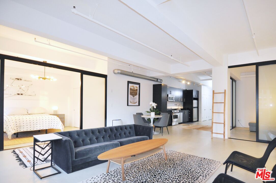 Los Angeles, California, 90014, United States, 1 Bedroom Bedrooms, ,1 BathroomBathrooms,Residential,For Sale,1777203