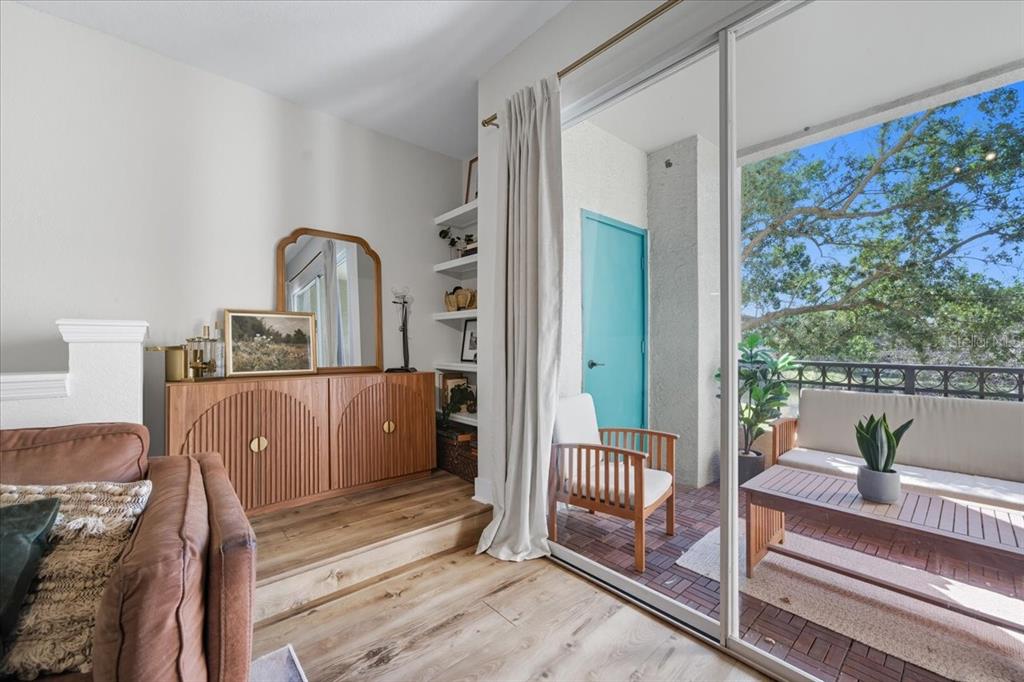 Tampa, Florida, 33602, United States, 3 Bedrooms Bedrooms, ,2 BathroomsBathrooms,Residential,For Sale,1970738