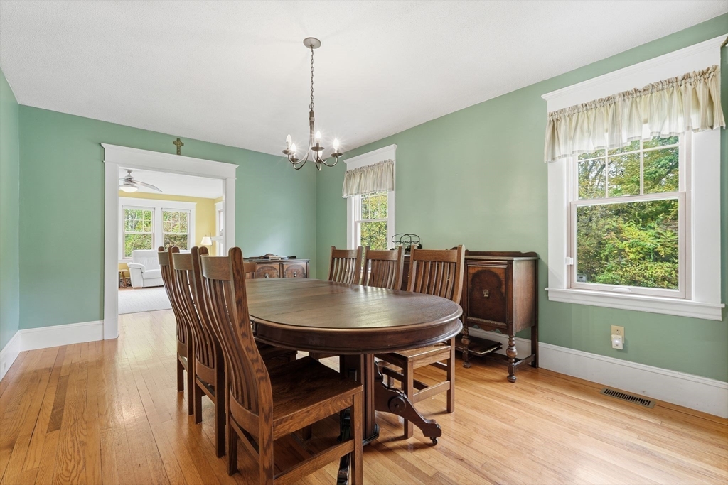 South Hadley, Massachusetts, 01075, United States, 4 Bedrooms Bedrooms, ,2 BathroomsBathrooms,Residential,For Sale,1970886