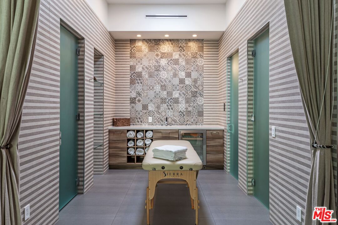 Beverly Hills, California, 90210, United States, 5 Bedrooms Bedrooms, ,9 BathroomsBathrooms,Residential,For Sale,1906570