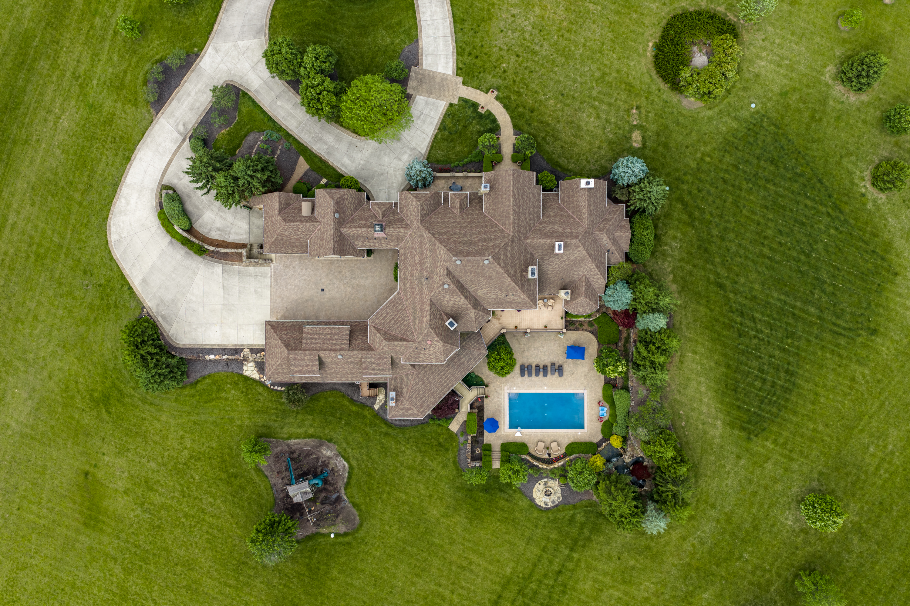  European-Inspired Waterfront Estate with Endless Features - 物件實景