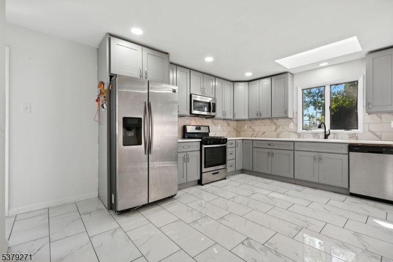 Kenilworth Boro, New Jersey, 07033-2046, United States, 3 Bedrooms Bedrooms, ,3 BathroomsBathrooms,Residential,For Sale,1977476