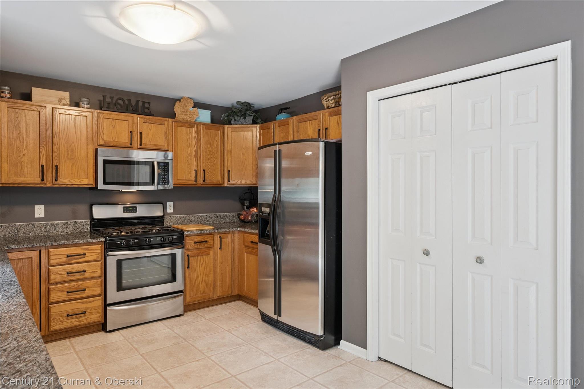Commerce Charter Township, Michigan, 48382, United States, 4 Bedrooms Bedrooms, ,4 BathroomsBathrooms,Residential,For Sale,1916124