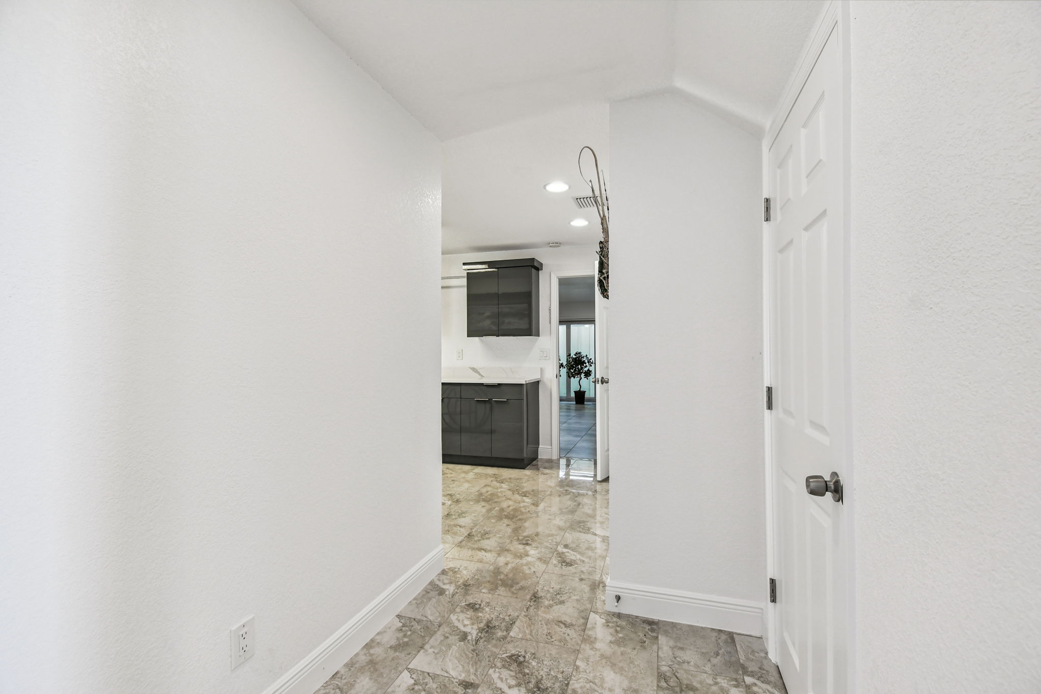 Madeira Beach, Florida, 33708, United States, 6 Bedrooms Bedrooms, ,6 BathroomsBathrooms,Residential,For Sale,1975666