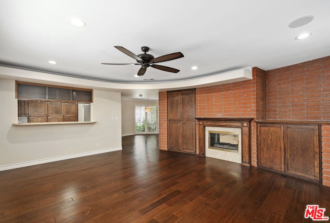 Los Angeles, California, 90056, United States, 5 Bedrooms Bedrooms, ,3 BathroomsBathrooms,Residential,For Sale,1987741