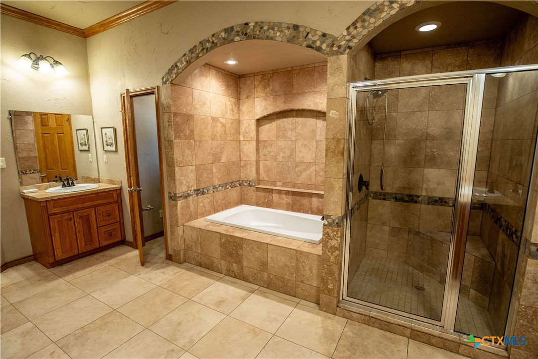 La Vernia, Texas, 78121, United States, 2 Bedrooms Bedrooms, ,3 BathroomsBathrooms,Residential,For Sale,2001735