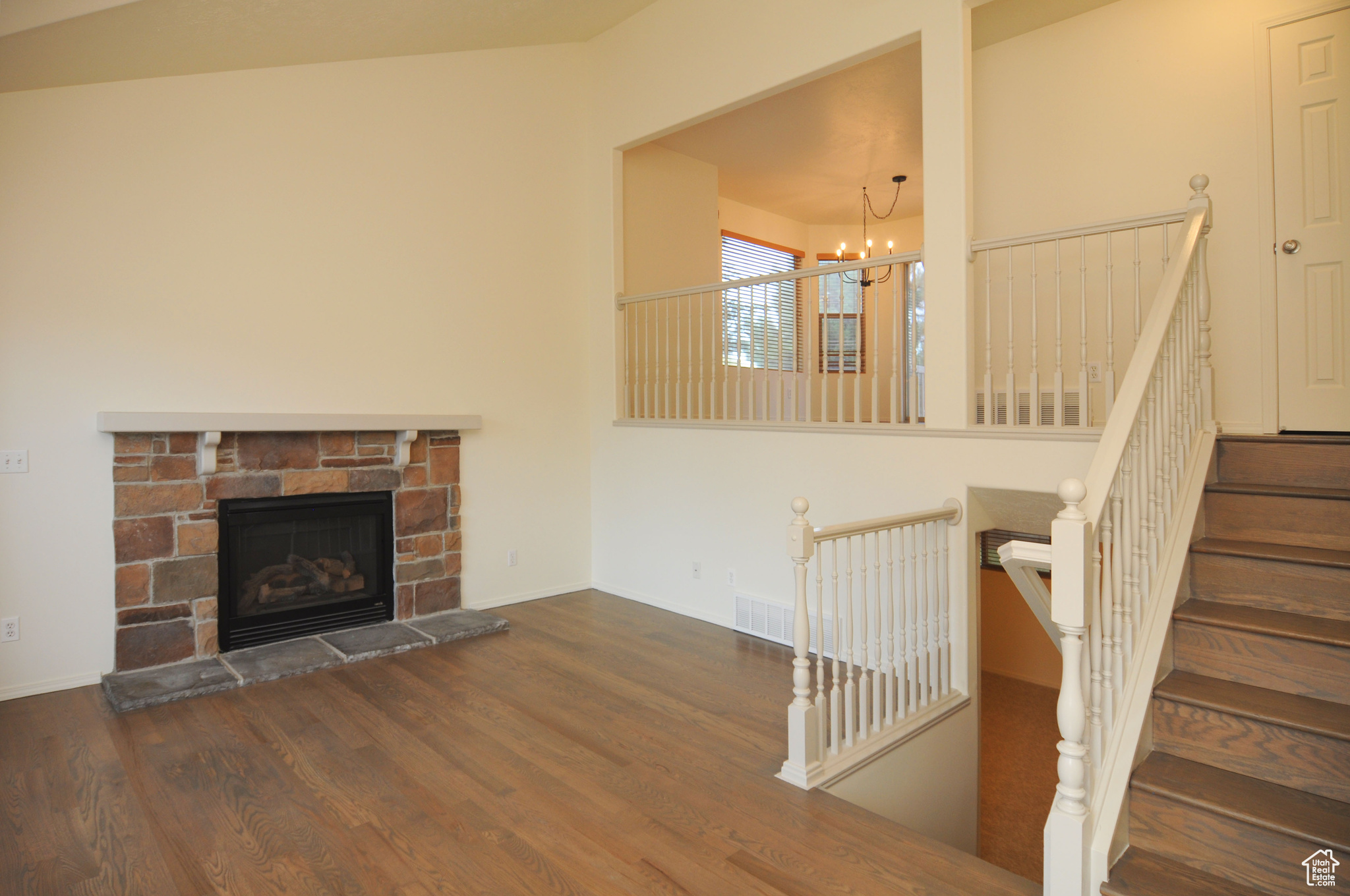 Clinton, Utah, 84015, United States, 4 Bedrooms Bedrooms, ,3 BathroomsBathrooms,Residential,For Sale,1970370