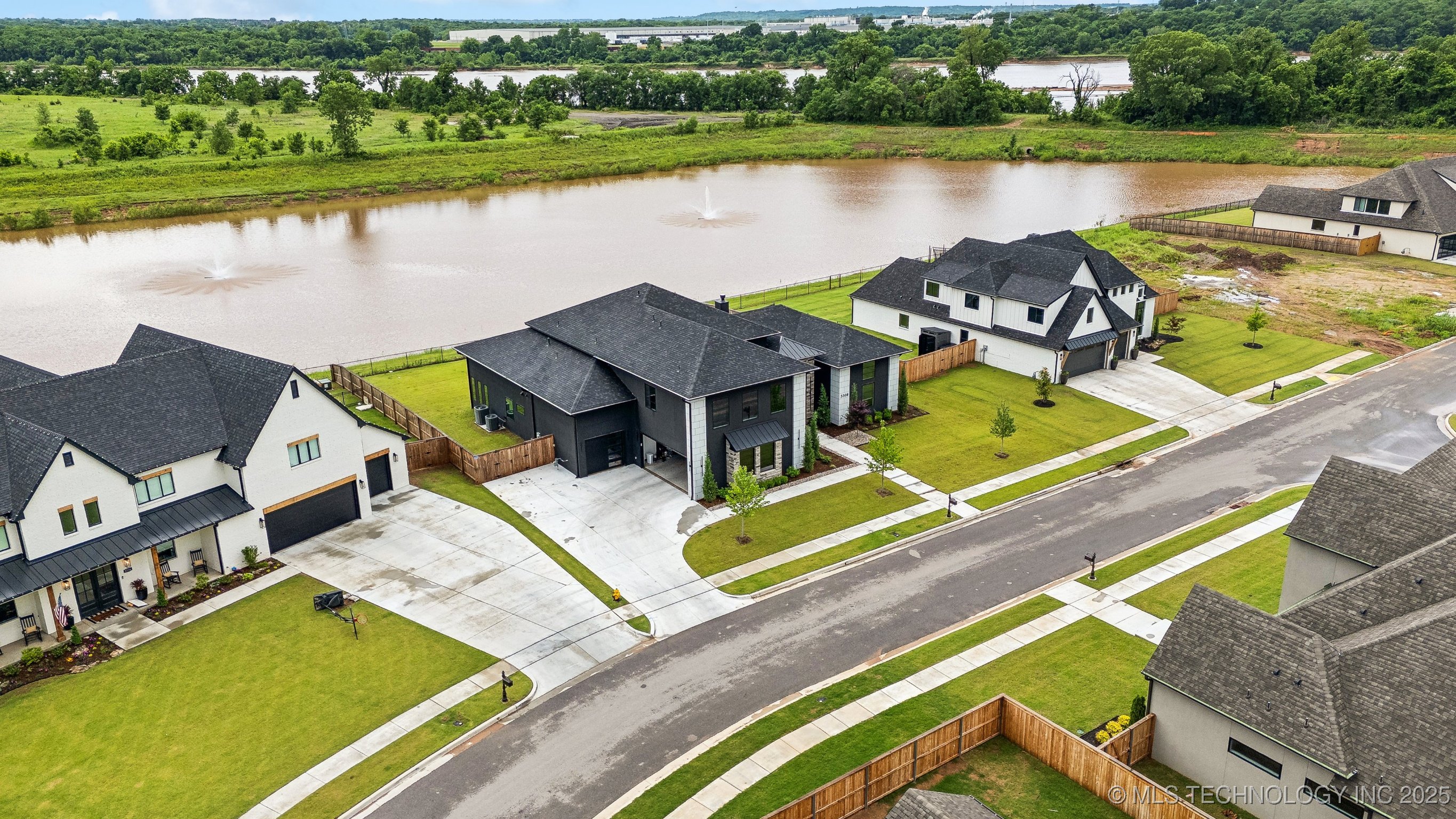 Bixby, Oklahoma, 74008, United States, 5 Bedrooms Bedrooms, ,5 BathroomsBathrooms,Residential,For Sale,1838867