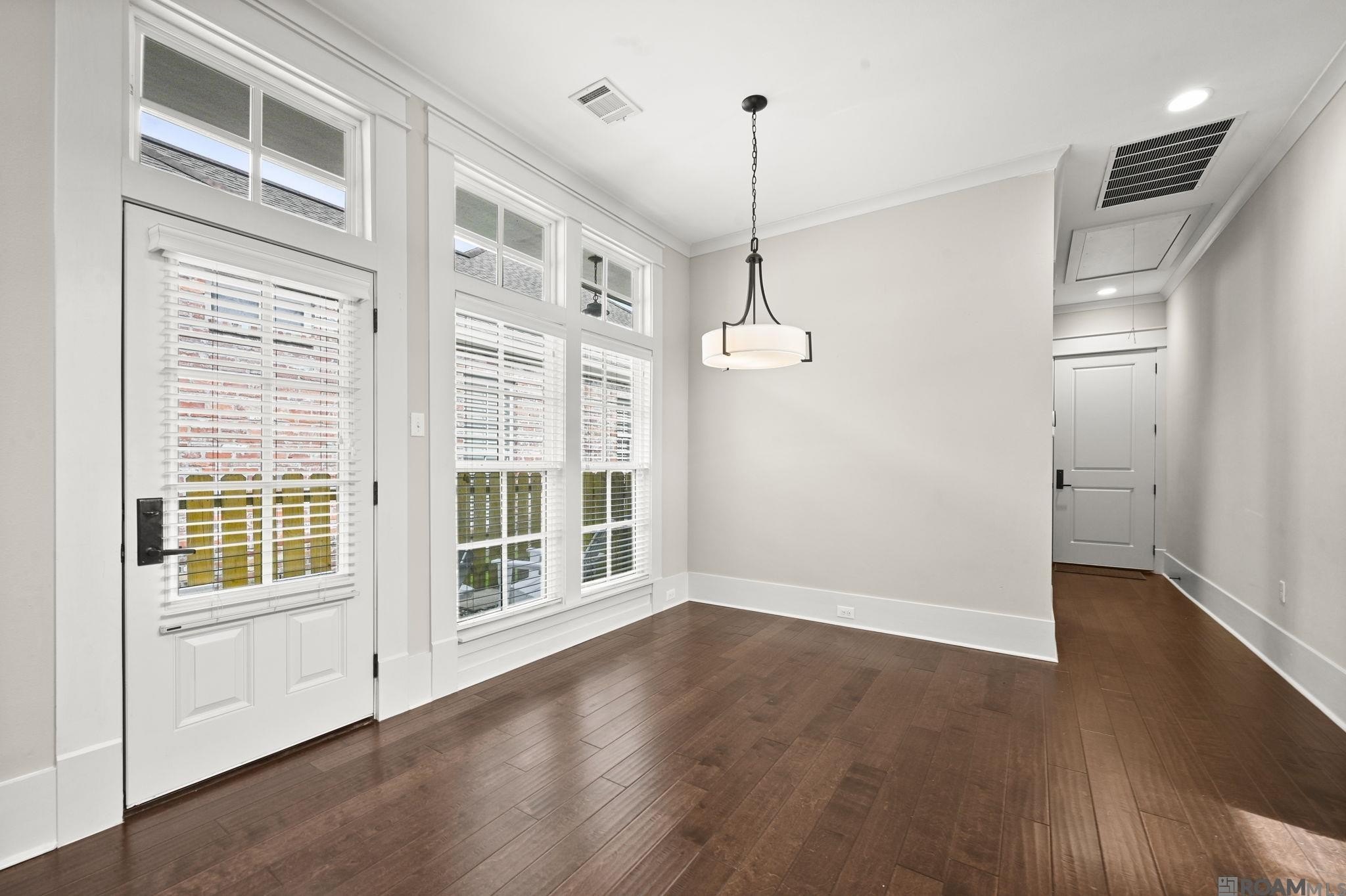 Baton Rouge, Louisiana, 70810, United States, 4 Bedrooms Bedrooms, ,4 BathroomsBathrooms,Residential,For Sale,2005537