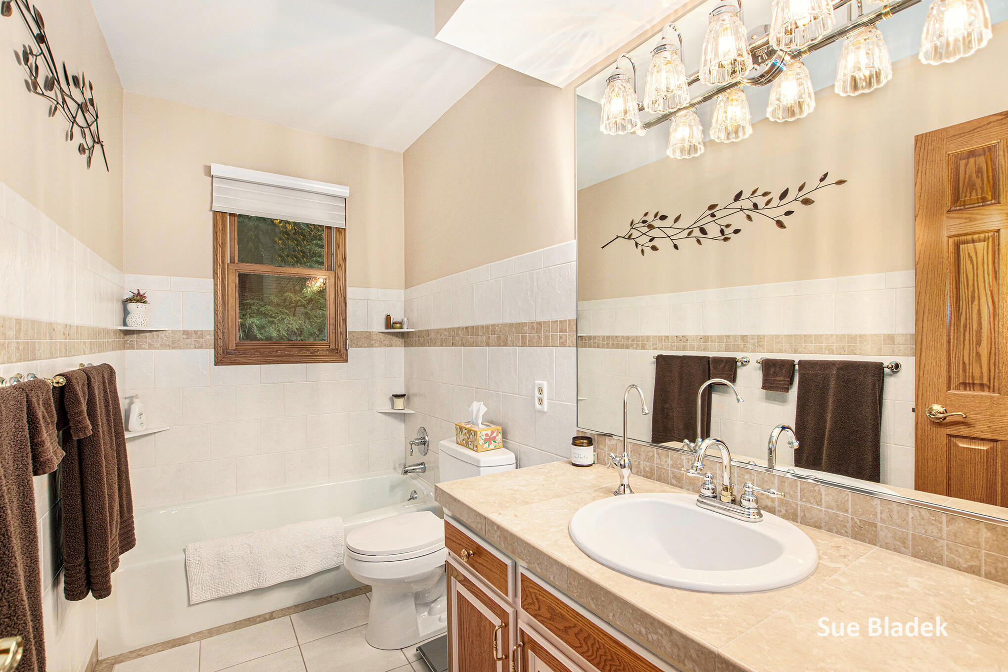 Holland, Michigan, 49424, United States, 3 Bedrooms Bedrooms, ,3 BathroomsBathrooms,Residential,For Sale,1989003