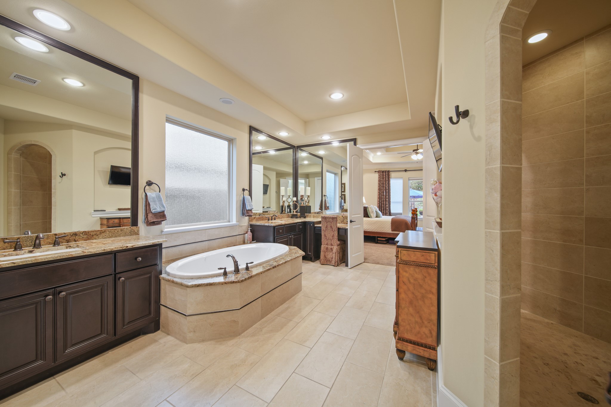 Friendswood, Texas, 77546, United States, 5 Bedrooms Bedrooms, ,6 BathroomsBathrooms,Residential,For Sale,1989691