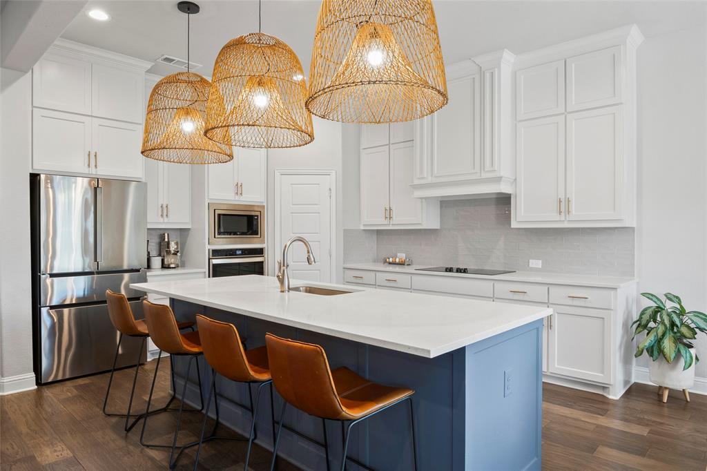 Ovilla, Texas, 75154, United States, 4 Bedrooms Bedrooms, ,4 BathroomsBathrooms,Residential,For Sale,1976541