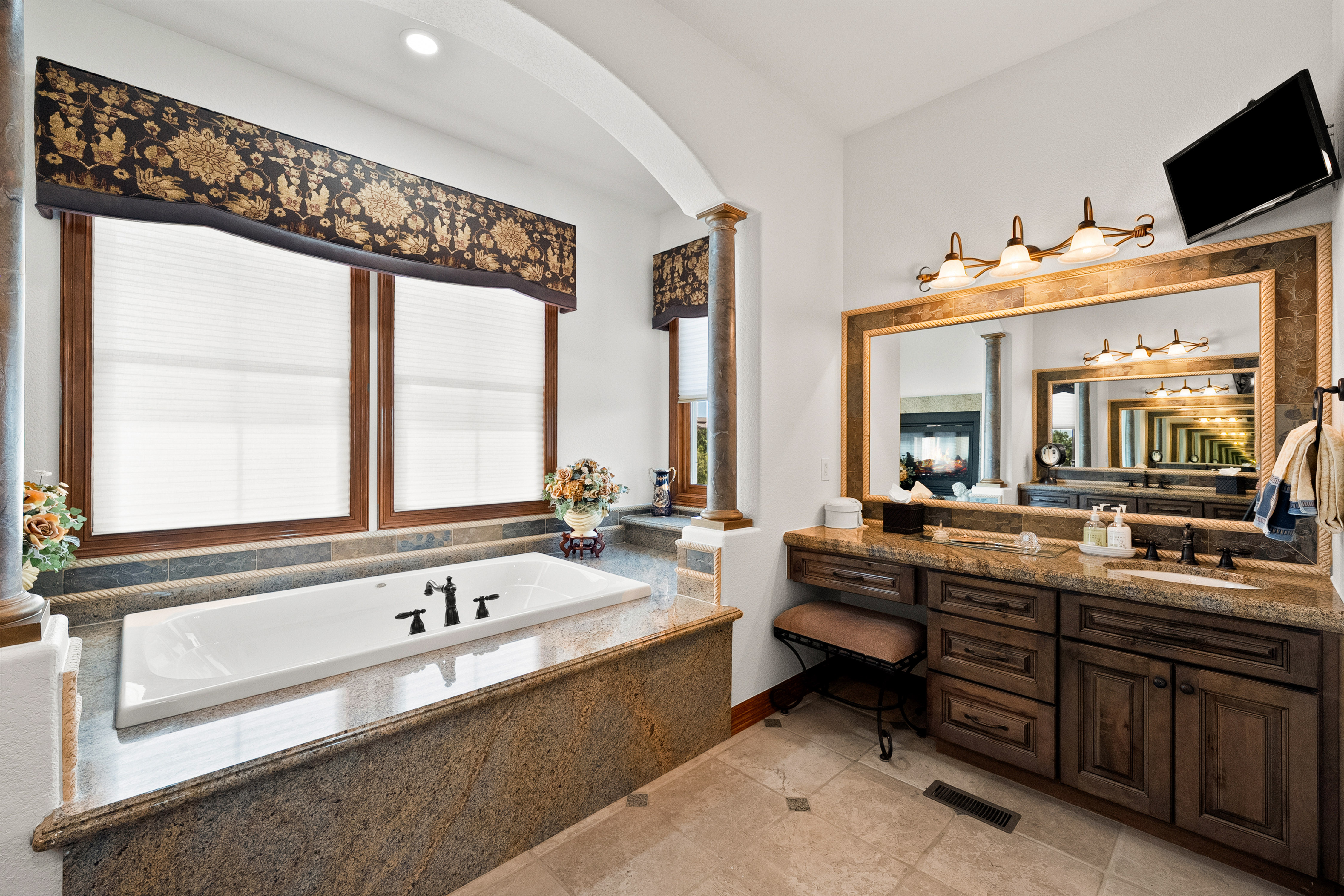  Exceptional ranch-style home in the prestigious gated golf course community - 物件實景