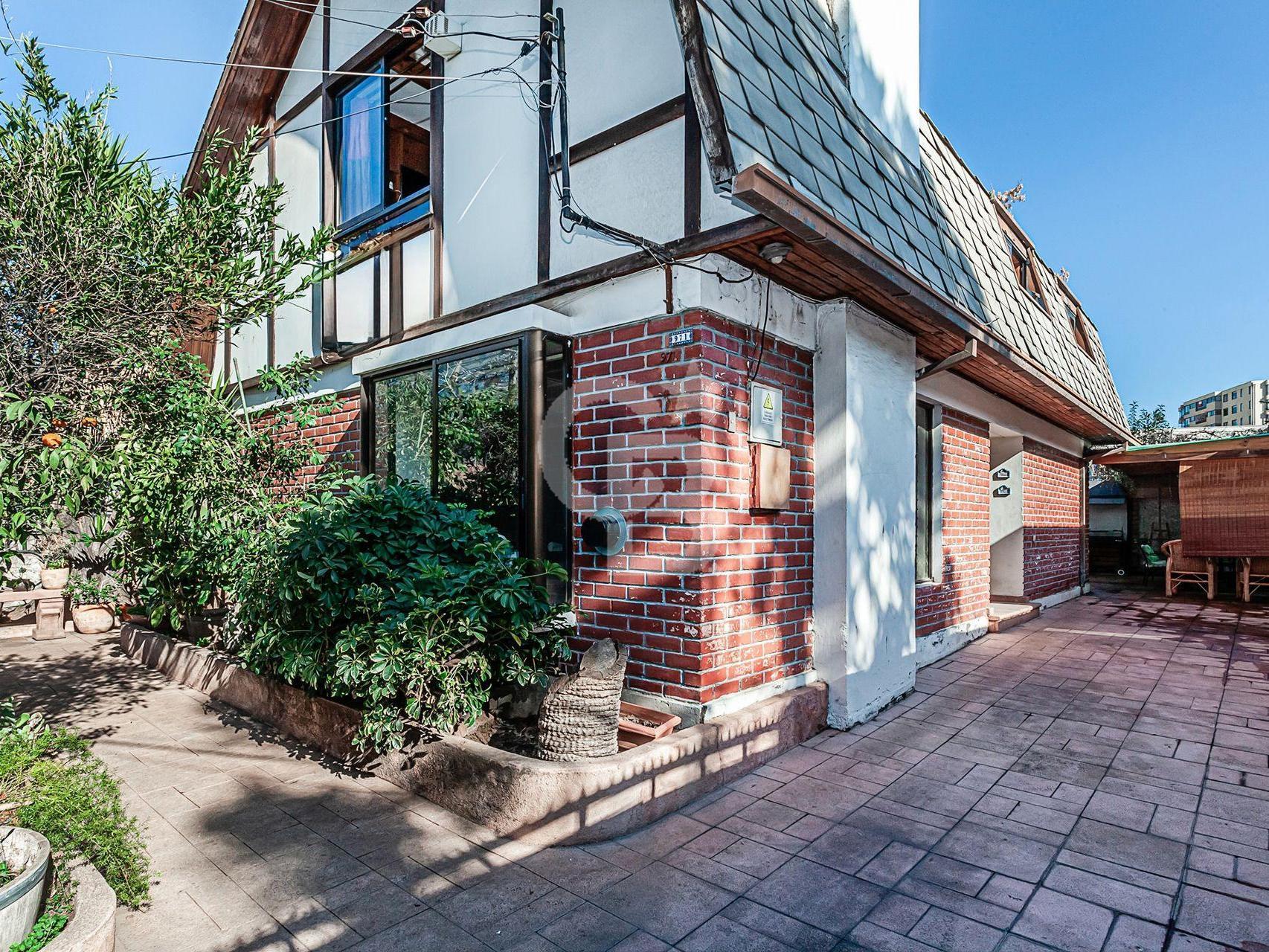 Las Condes, Chile, 5 Bedrooms Bedrooms, ,4 BathroomsBathrooms,Residential,For Sale,1996063