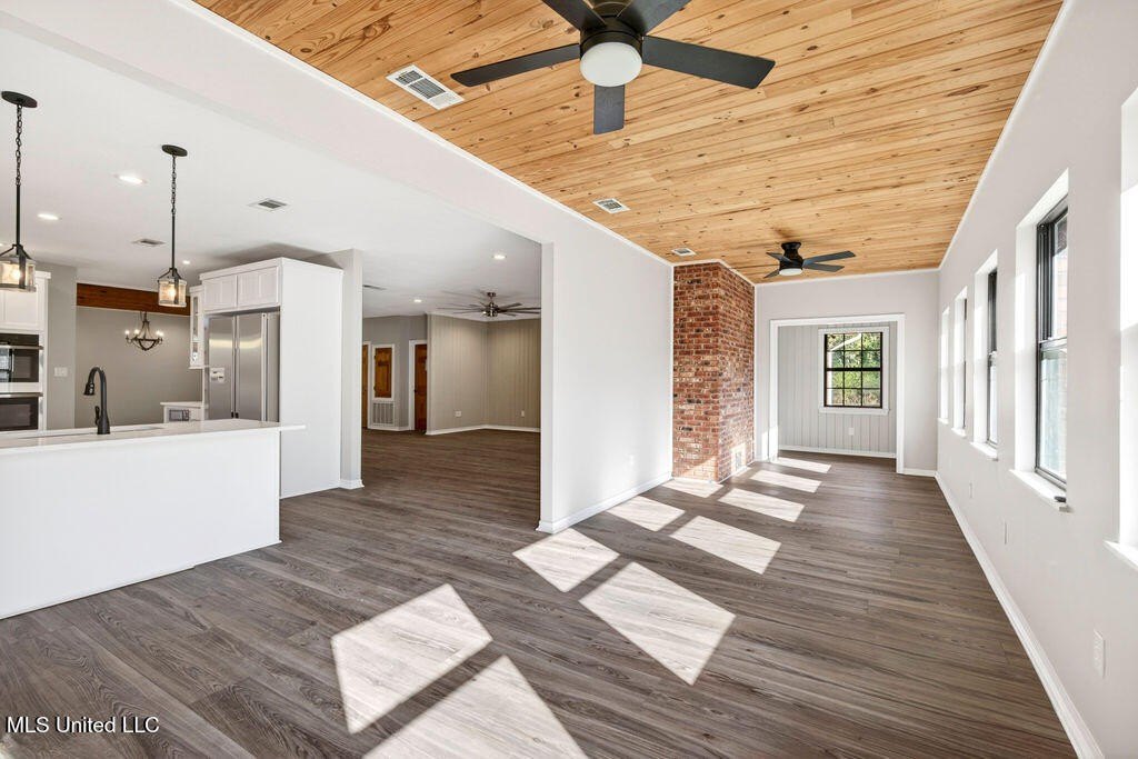 Gulfport, Mississippi, 39503, United States, 5 Bedrooms Bedrooms, ,5 BathroomsBathrooms,Residential,For Sale,2009063