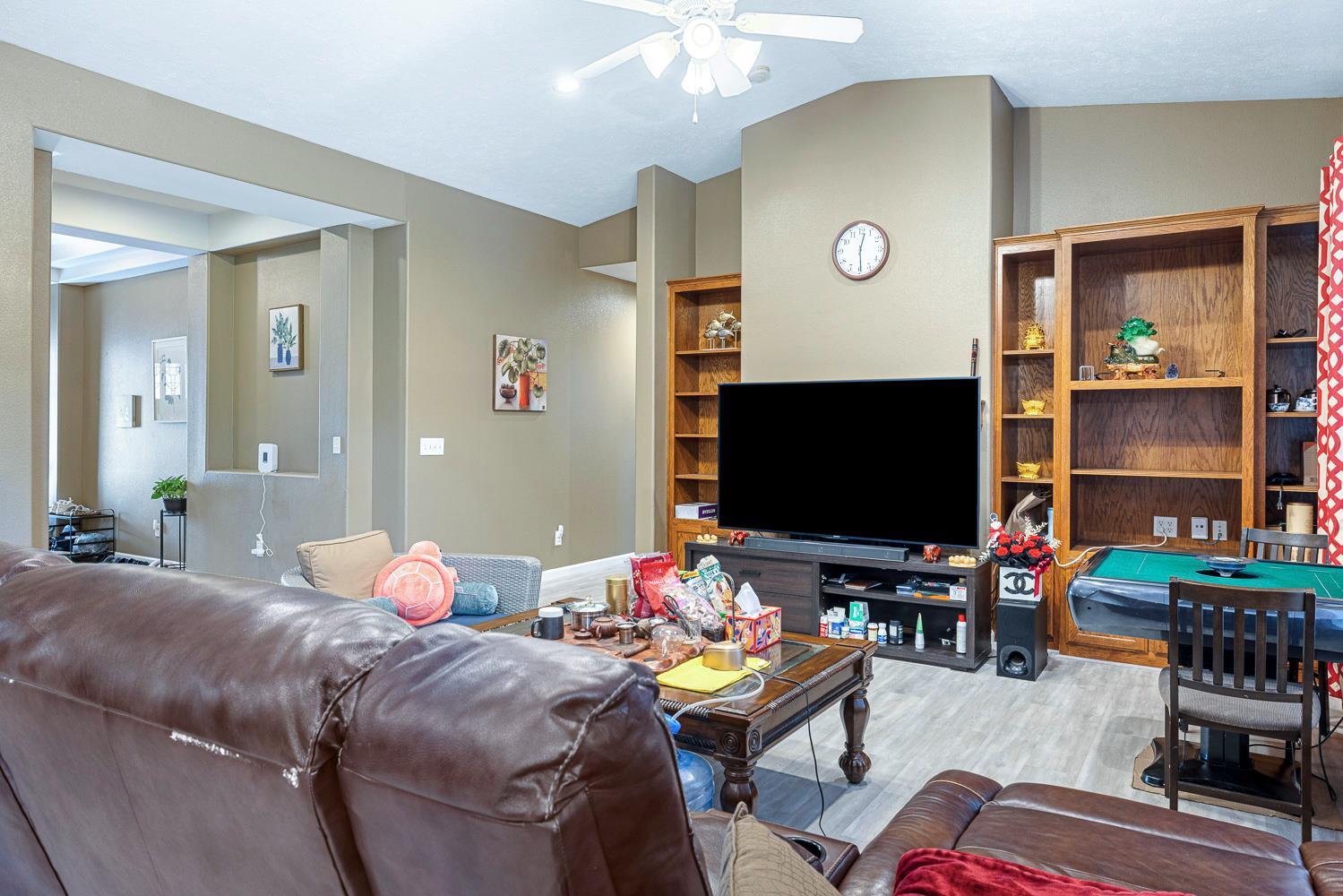 Fresno, California, 93727, United States, 4 Bedrooms Bedrooms, ,2 BathroomsBathrooms,Residential,For Sale,2008580