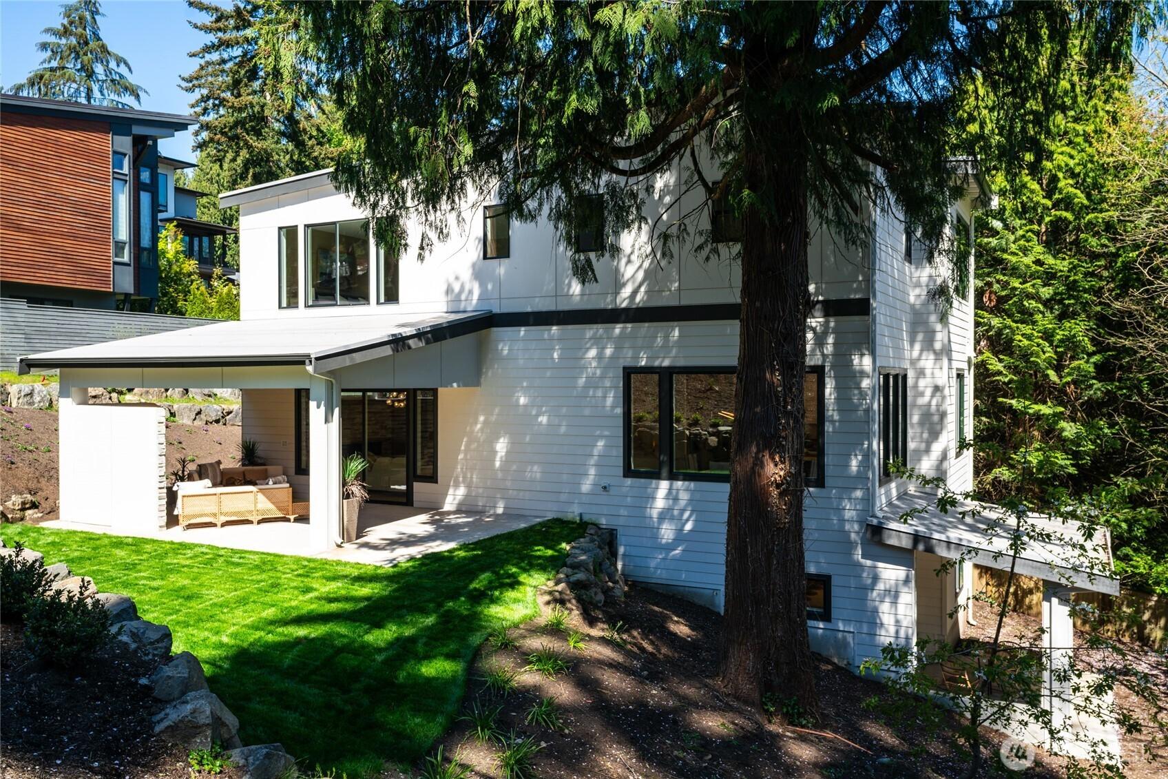 BELLEVUE, Washington, 98004, United States, 5 Bedrooms Bedrooms, ,5 BathroomsBathrooms,Residential,For Sale,1875592
