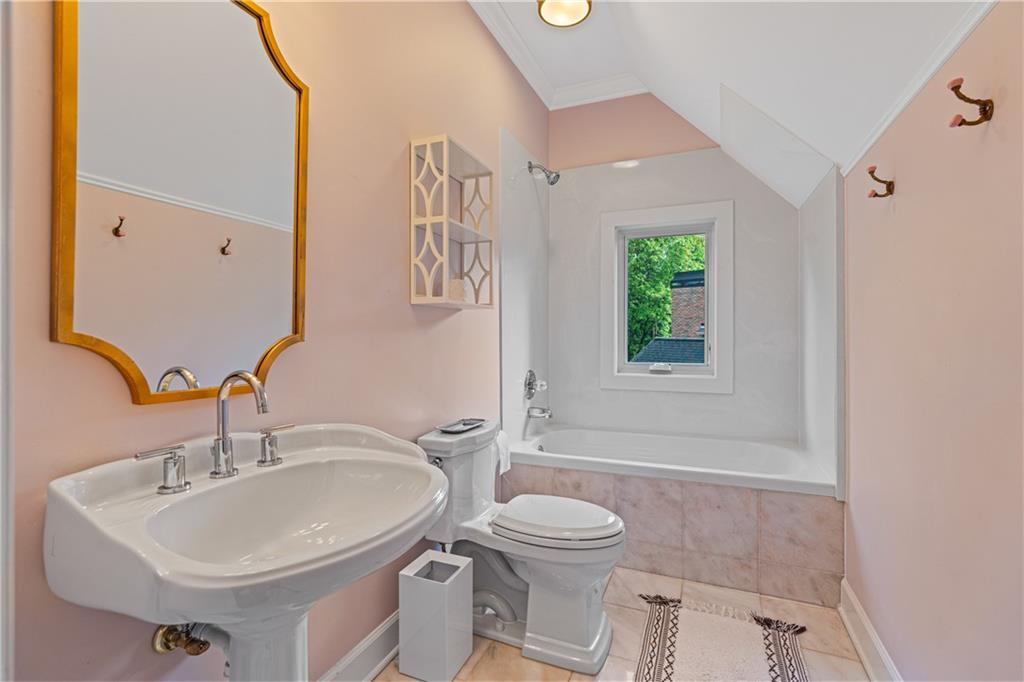Suwanee, Georgia, 30024, United States, 5 Bedrooms Bedrooms, ,6 BathroomsBathrooms,Residential,For Sale,1822969