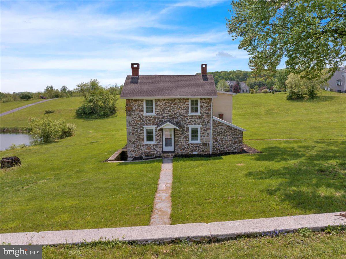 Mohrsville, Pennsylvania, 19541, United States, 4 Bedrooms Bedrooms, ,2 BathroomsBathrooms,Residential,For Sale,1827431