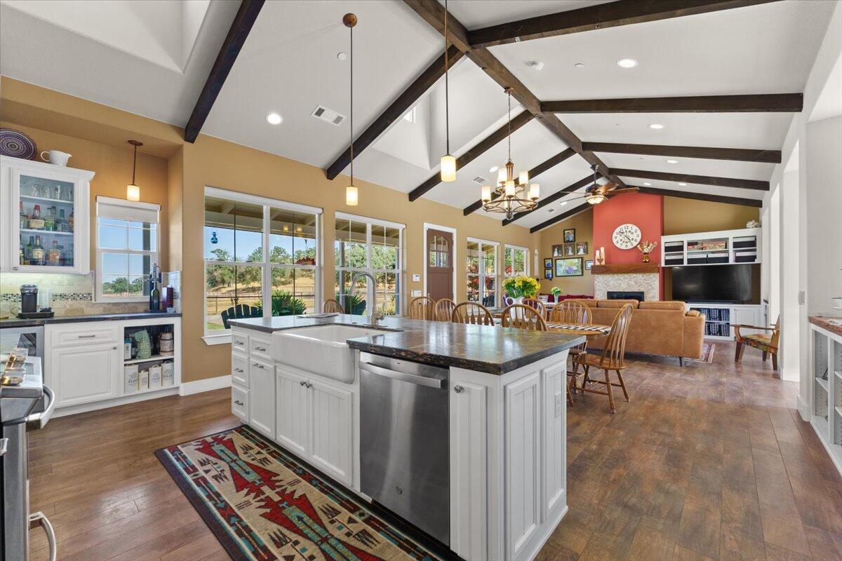 Red Bluff, California, 96080, United States, 3 Bedrooms Bedrooms, ,2 BathroomsBathrooms,Residential,For Sale,1949814