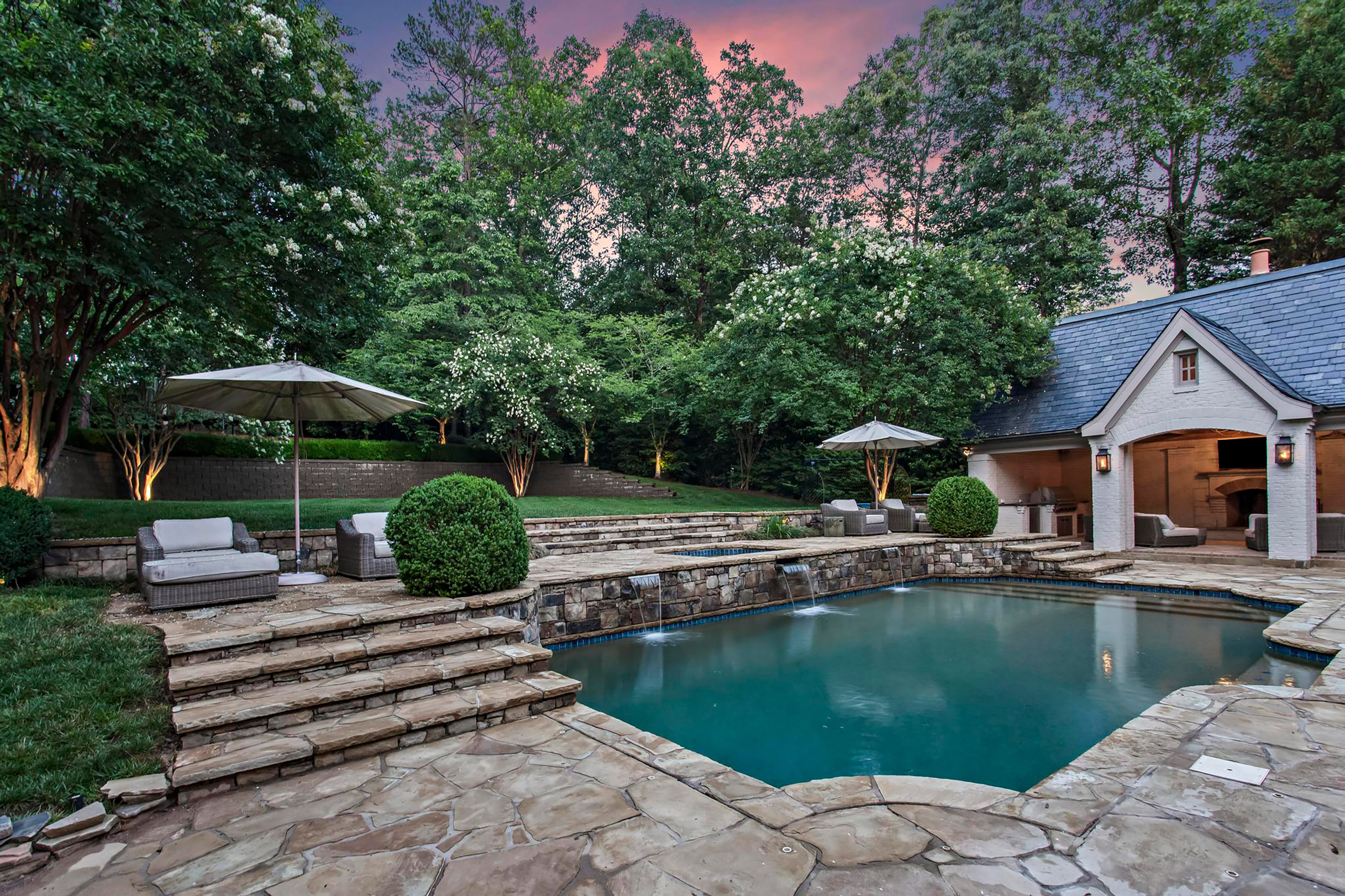  Stunning Custom-designed Home with Exceptional Indoor-Outdoor Living - 物件實景